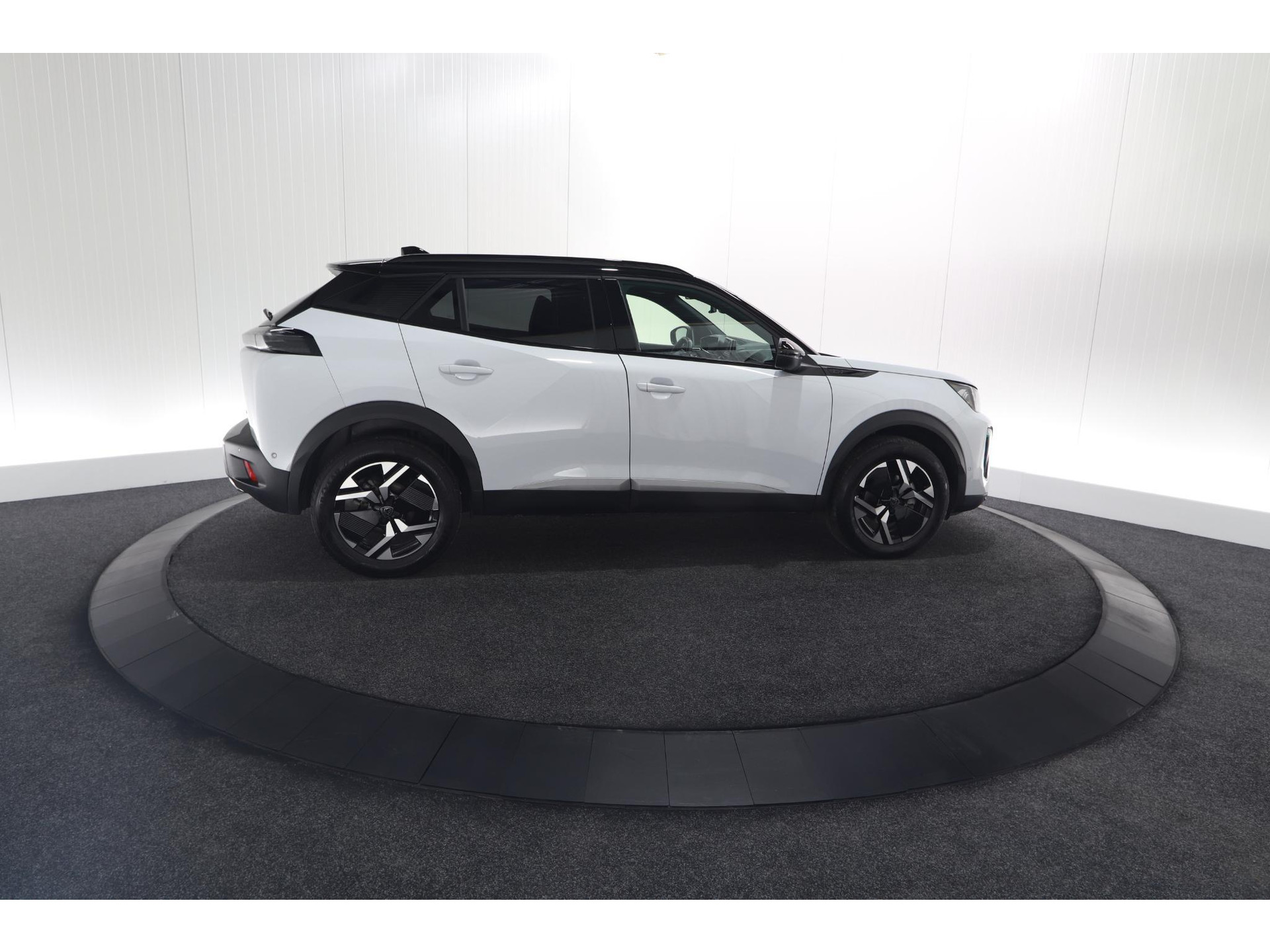 Peugeot 2008 PureTech 130 EAT8 GT | 360 Camera | Stoelmassage | Adaptieve Cruise Control | Dodehoekdetectie