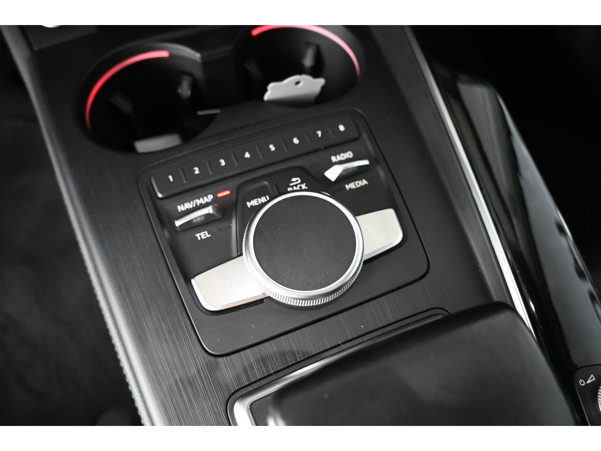 Audi A4 Avant 2.0 TFSI quattro S-Line Automaat Navigatie Panoramadak Adaptief Matrix LED Goed Onderhouden! Inruil Mogelijk!