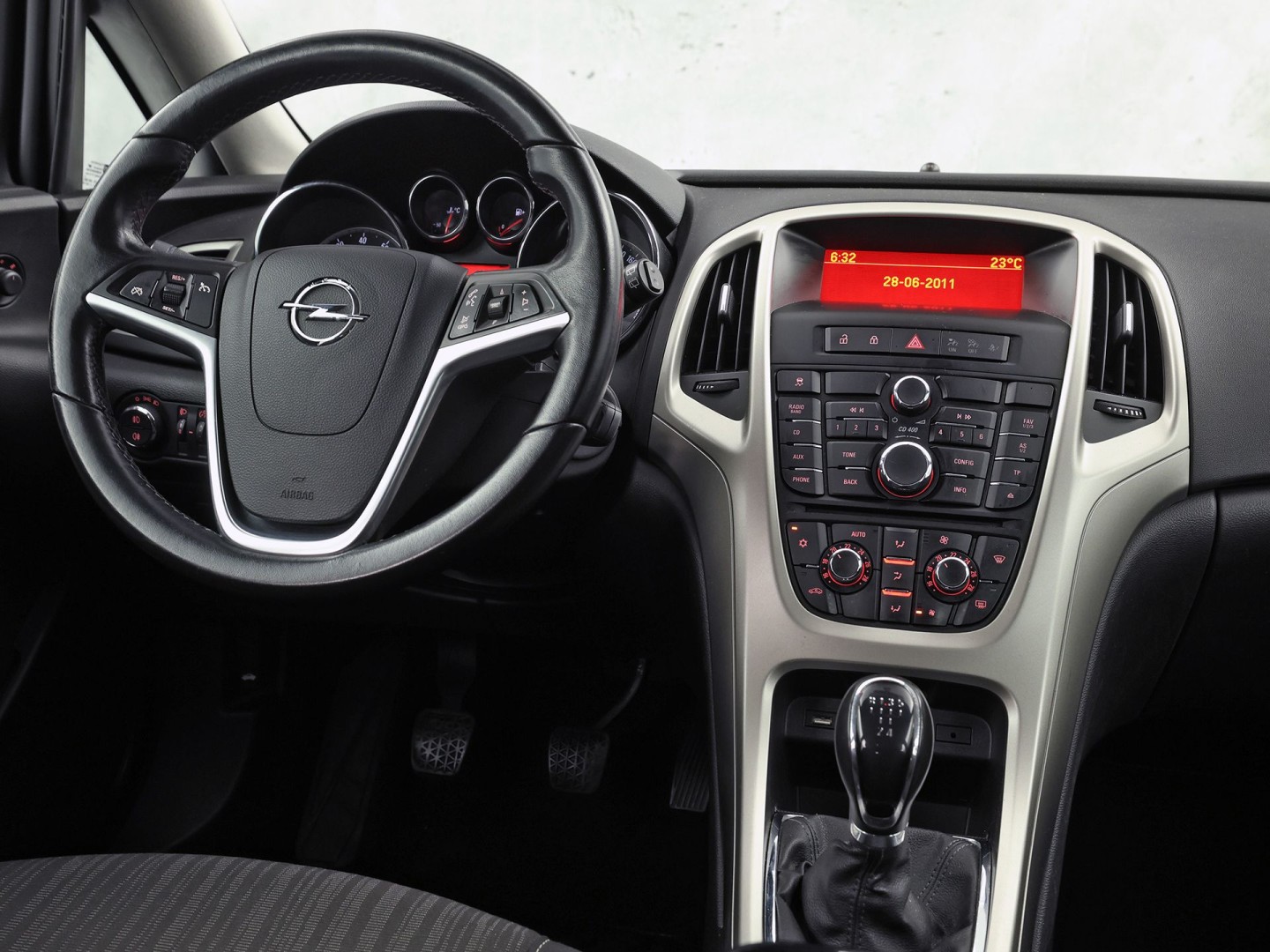 Opel Astra 1.6 Selection (CLIMATE, CRUISE CONTROL, SPORTSTOELEN, NIEUWE APK, NIEUWSTAAT)
