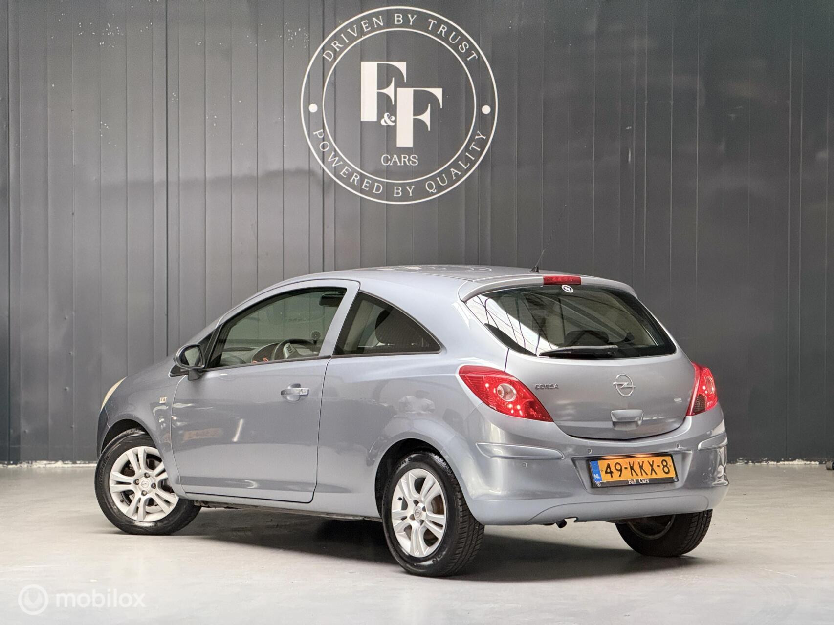 Opel Corsa 1.4-16V Cosmo| Vol Automaat | NAP | Cruise |Airco