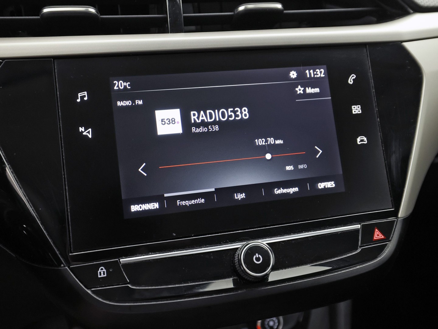 Opel Corsa 1.2 Sport (APPLE CARPLAY, GROOT NAVI, CRUISE, LM VELGEN, SPORTSTOELEN, LANE ASSIST, NIEUWSTAAT)