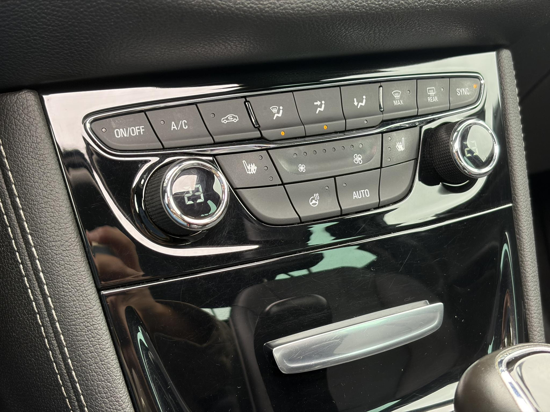 Opel Astra 1.4 Innovation ✓150pk✓Camera✓2e Eigenaar✓Carplay✓Pano✓Stoelverw✓Stuurverw✓Leder✓Navi✓Trekhaak✓Net beurt gehad✓Automaat✓Keyless✓Clima✓Cruise✓Pdc V+A✓105pk✓N.A.P✓17''Lm velgen✓Rijstrooksensor✓Apk tot 09-2027