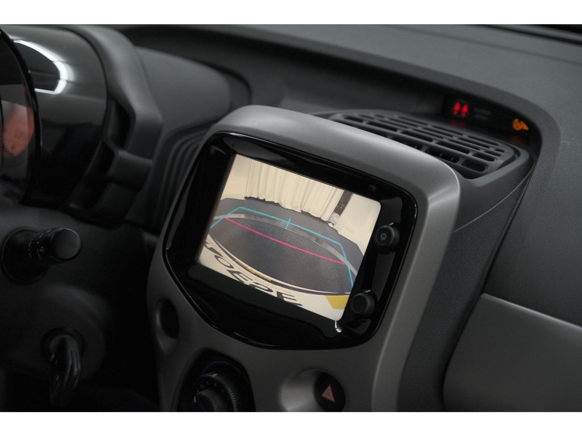 Citroen C1 1.0 e-VTi Feel | Camera | Airco | Lichtmetalen Velgen | DAB | 5 Deurs