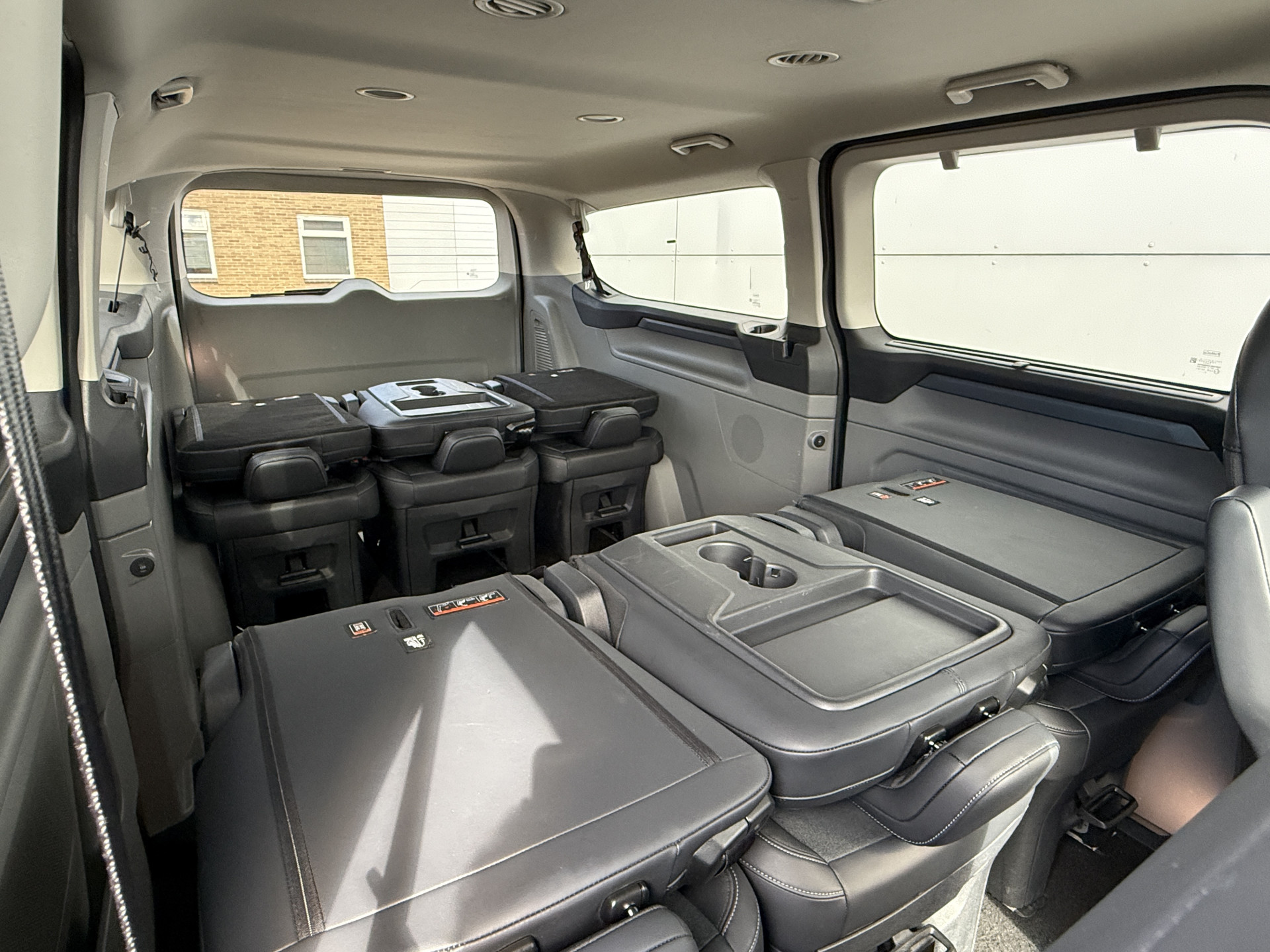 Ford Tourneo Custom 233PK PHEV Prijs Incl. BPM Excl. BTW Automaat 8-Personen Automaat LED B&O Audio Lichtmetalen Velgen PDC Carplay Camera Parkeersensoren Cruise Control