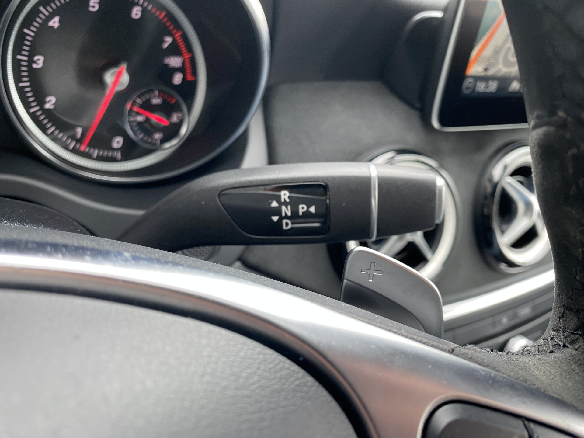 Mercedes-Benz CLA-klasse Shooting Brake 180 AMG Edition AUT. | 1e eigenaar | dealer onderh. | navigatie | a. carplay | alcantara interieur