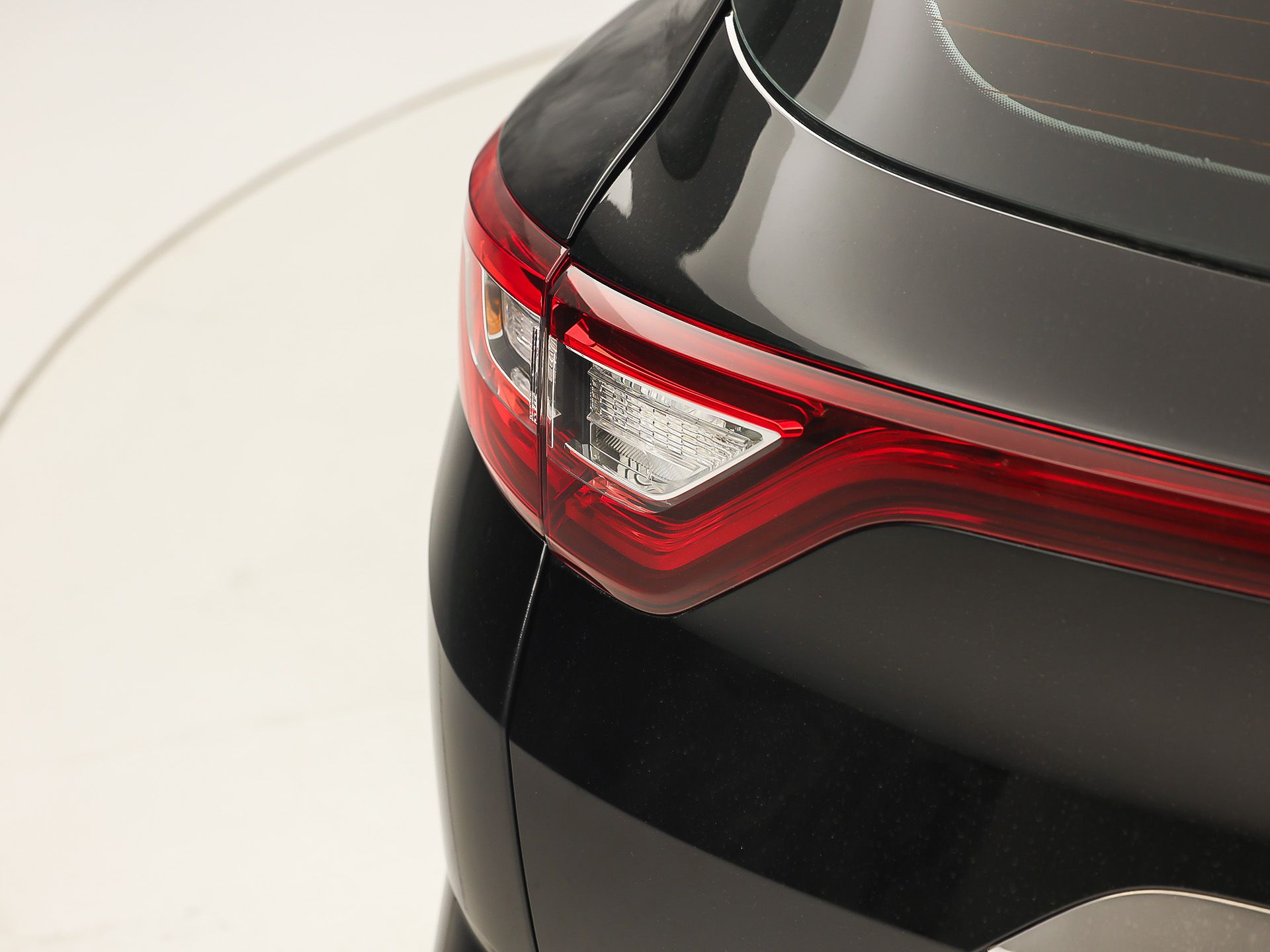 Renault Mégane Estate 1.2 TCe Bose Automaat (VIRTUAL COCKPIT, GROOT NAVI, LEDER/ALCANTARA, GETINT GLAS, STOELVERWARMING, SPORTSTOELEN, TREKHAAK, PARKEERSENSOREN, NIEUWSTAAT)