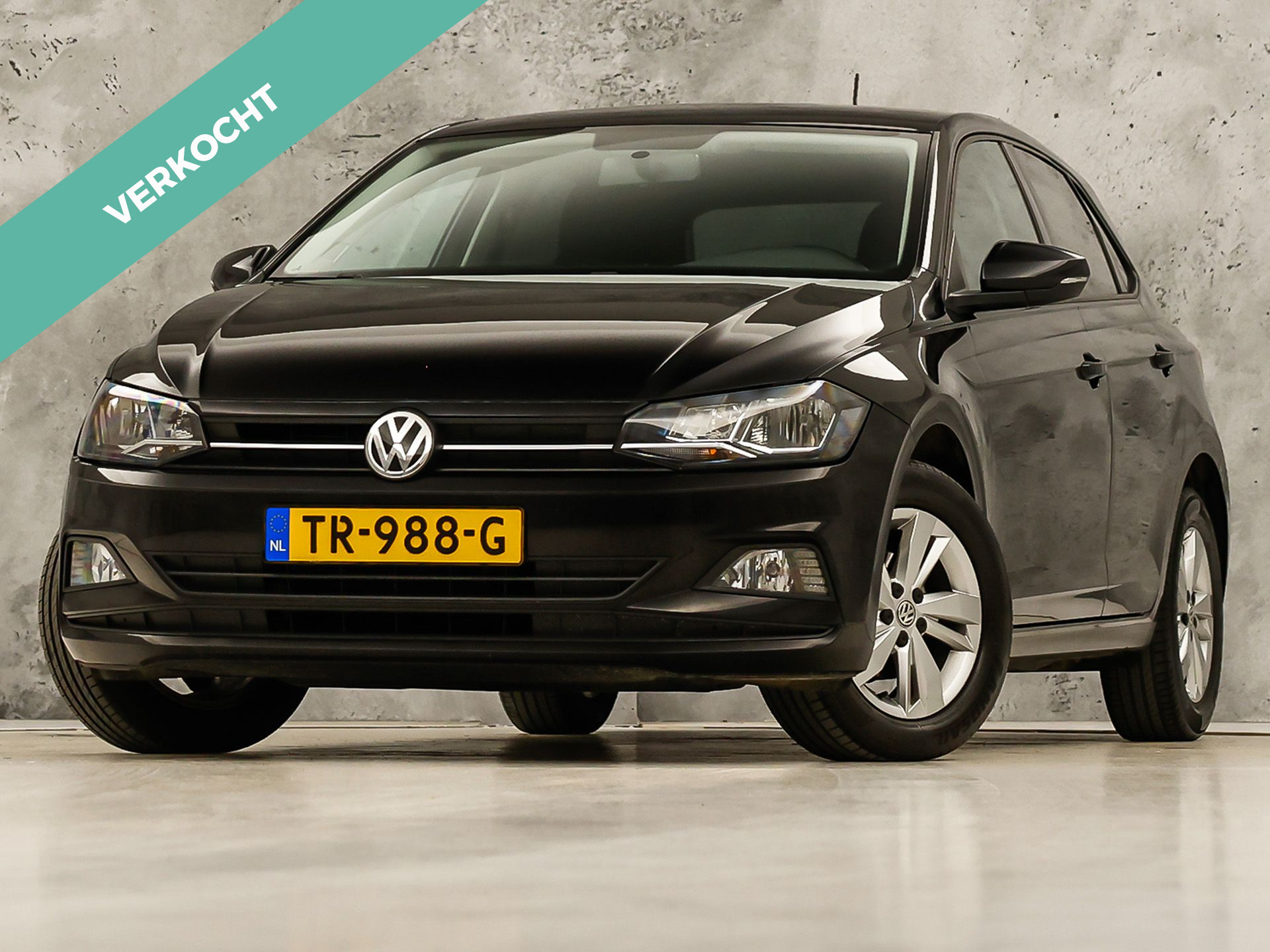 Volkswagen Polo 1.0 TSI Sportline (APPLE CARPLAY, GROOT NAVI, GETINT GLAS, LM VELGEN, SPORTSTOELEN, ADAPTIVE CRUISE, NIEUWSTAAT)