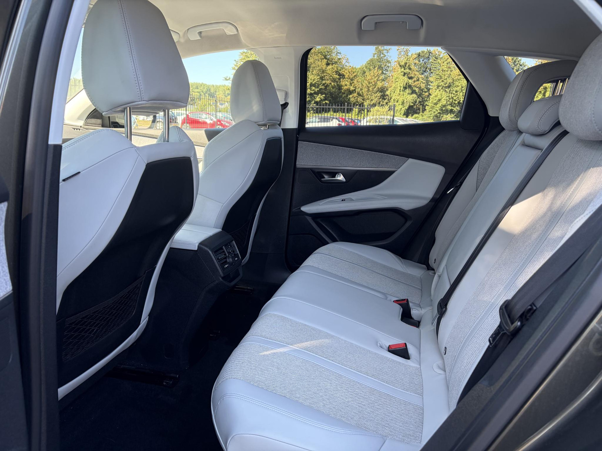 Peugeot 3008 1.2 PureTech Allure 2e Eigenaar l D-riem vv in 2023 l 360° Camera l Carplay l Dealer Onderhouden l Keyless l Stoelverwarming l Dodehoek l 6 Bak l Pdc V+A l 131pk l Bj 12-2017 l 19'' Lmv l Apk tot 12-2026