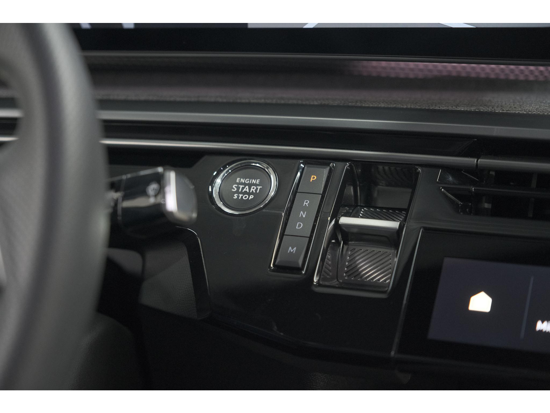 Peugeot 3008 1.2 Hybrid 136 GT | Panoramadak | 360 Camera | Stoelverwarming | Elektrische Kofferklep | Allseason Banden