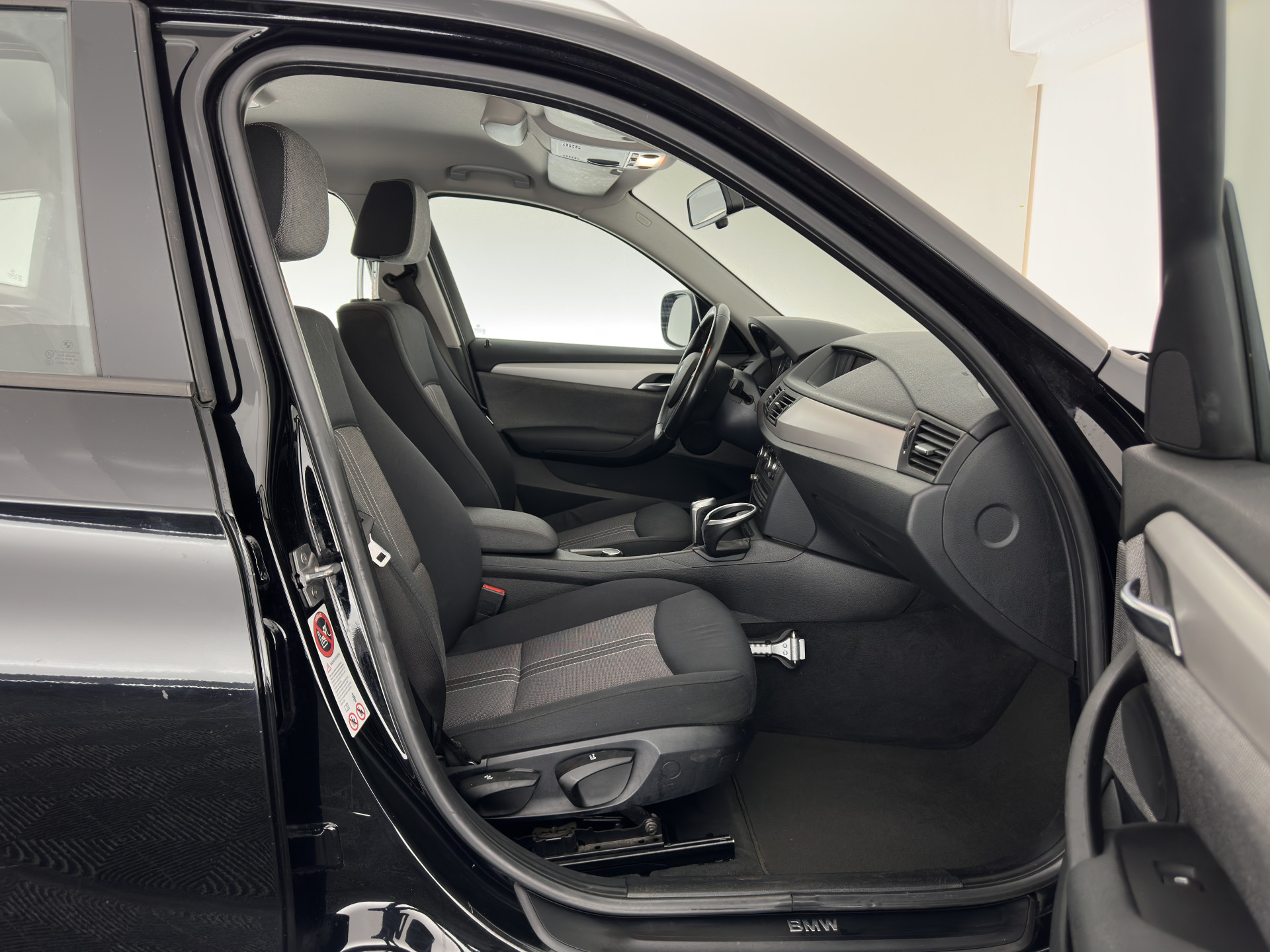 BMW X1 sDrive18i X-Line Executive *NAVI-FULLMAP | COMFORT-SEATS | ECC | PDC | CRUISE | TOWBAR | 18''ALU*