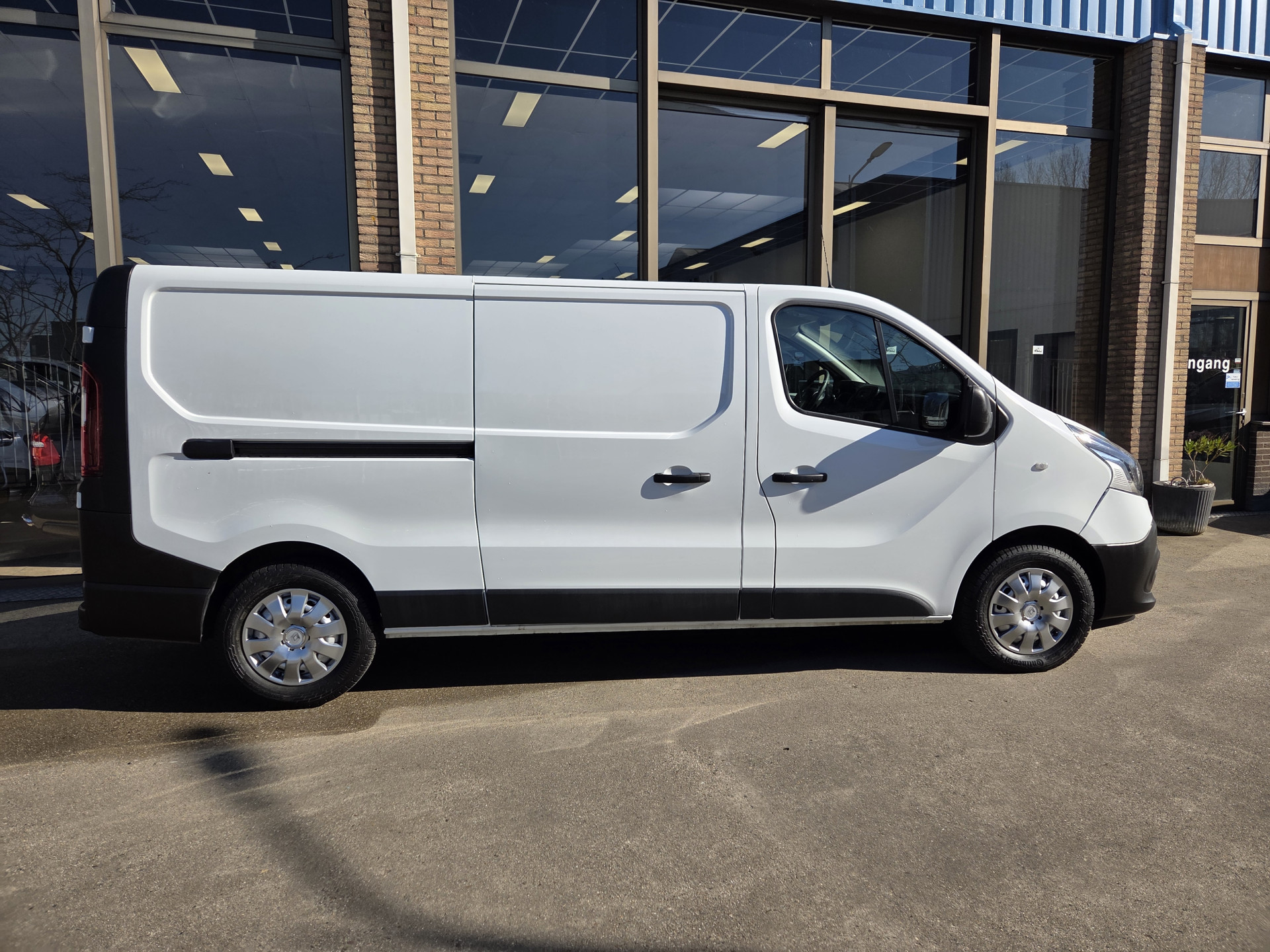 Renault Trafic 2.0 dCi 120Pk /88kw  L2 Airco  Parkeersensor Trekhaak Business