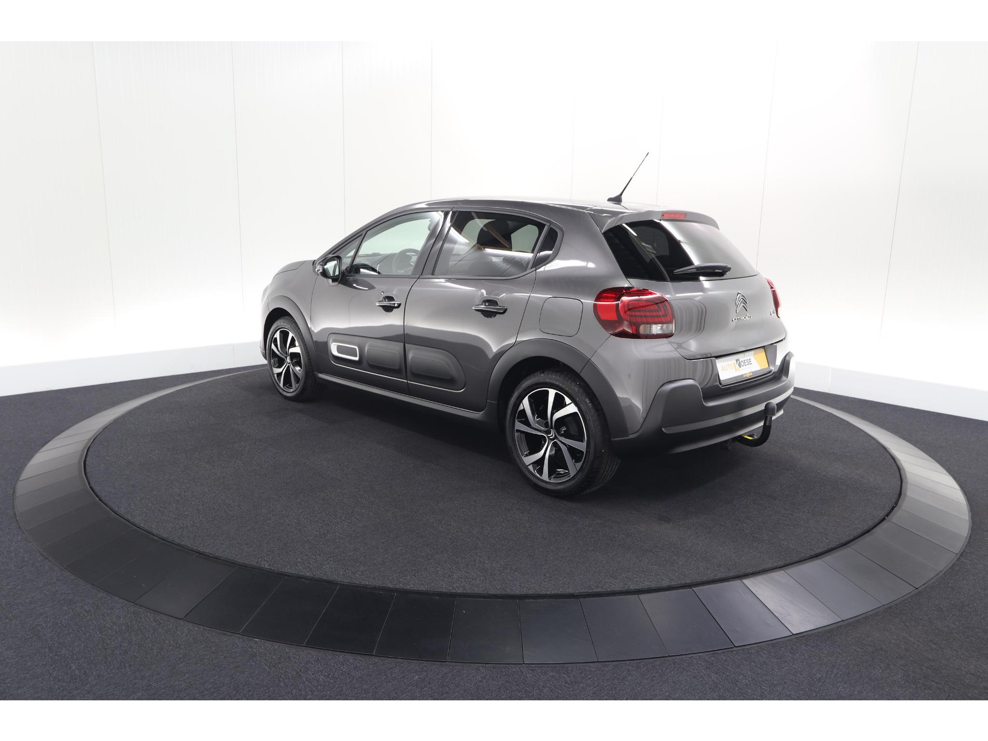 Citroen C3 PureTech 82 Max | Trekhaak | Keyless | Camera | Parkeersensoren | Navigatie | Stoelverwarming