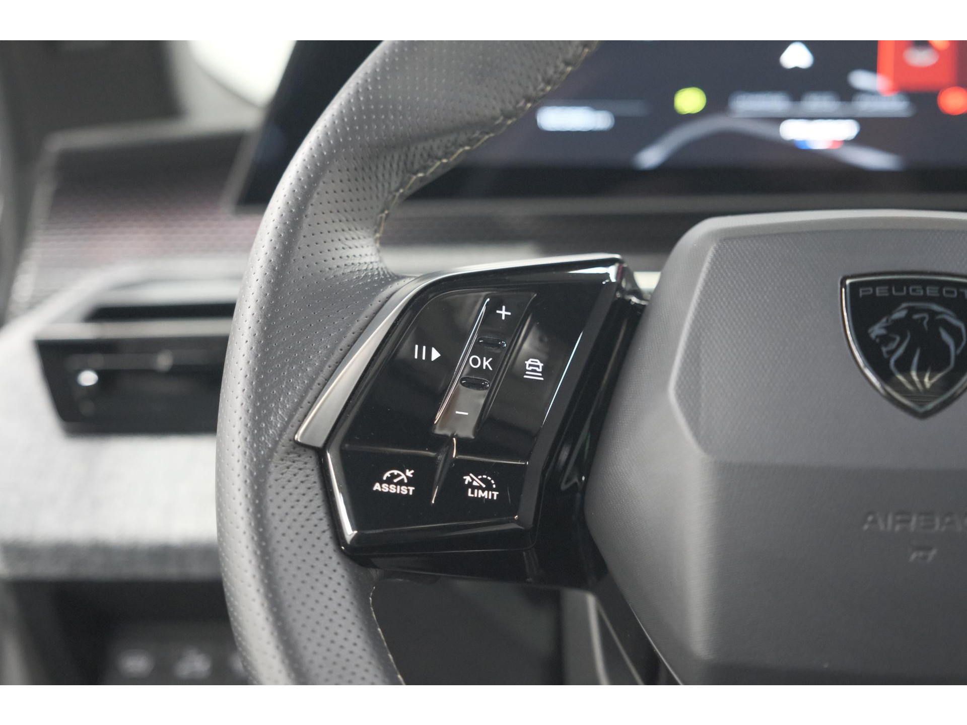 Peugeot 3008 1.2 Hybrid 136 GT | Panoramadak | 360 Camera | Stoelverwarming | Elektrische Kofferklep | Allseason Banden