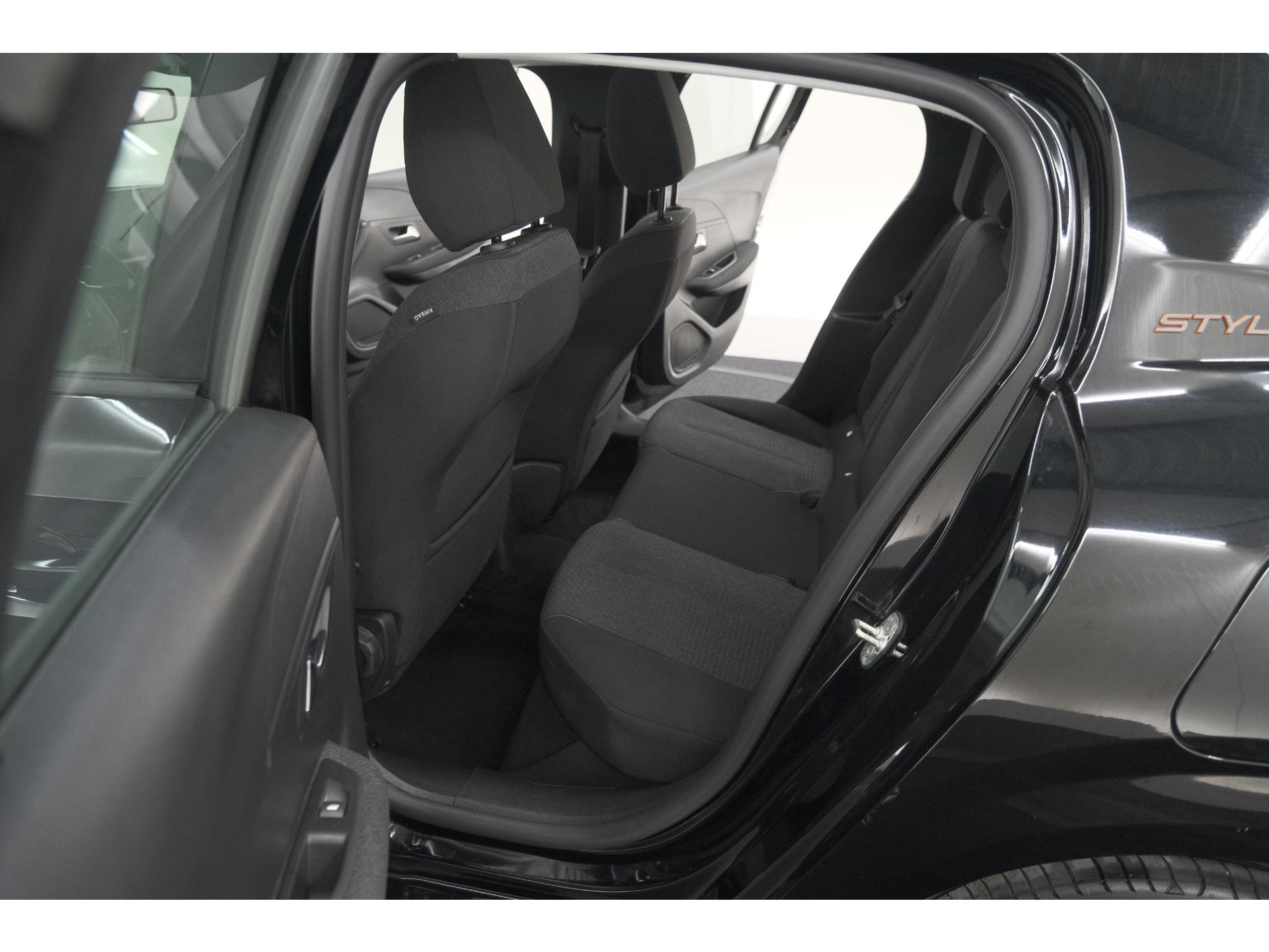 Peugeot 208 Hybrid 110 e-DCS6 Style | Parkeersensoren | Apple Carplay | Cruise Control | Airco