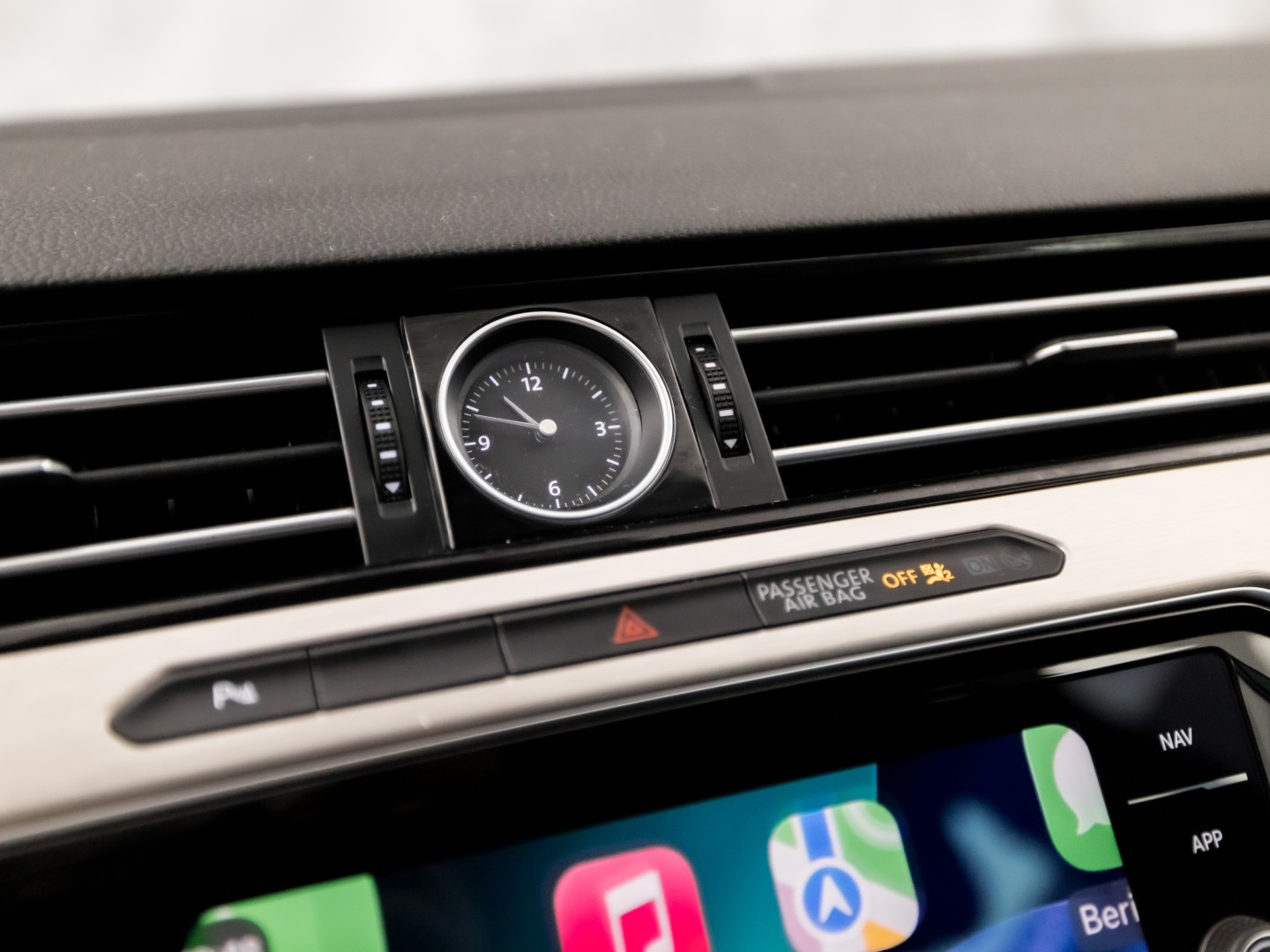Volkswagen Passat Variant 1.5 TSI Highline Sportline 150Pk Automaat (VIRTUAL COCKPIT, APPLE CARPLAY, GROOT NAVI, CAMERA, LEDER/ALCANTARA, GETINT GLAS, KEYLESS, NIEUWSTAAT)