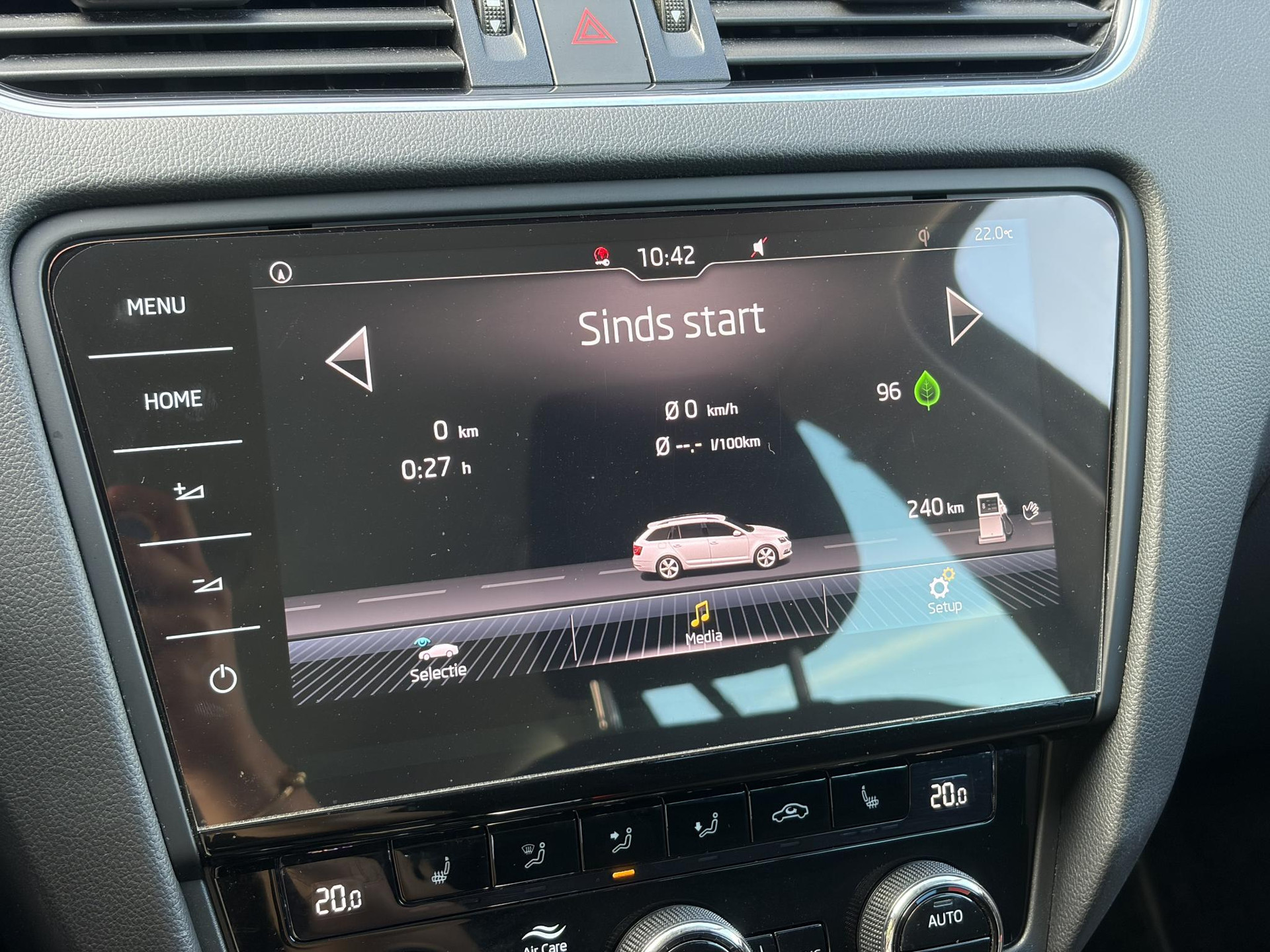 Skoda Octavia Combi 1.5 TSI Greentech Style Business 2e Eigenaar,Draadloze telefoonlader,Carplay,Camera,Navi,Trekhaak,150pk,Pdc V+A,Keyless,Clima,Cruise,Elekt.Stoel,Recent beurt gehad,N.A.P,Apk tot 07-2027