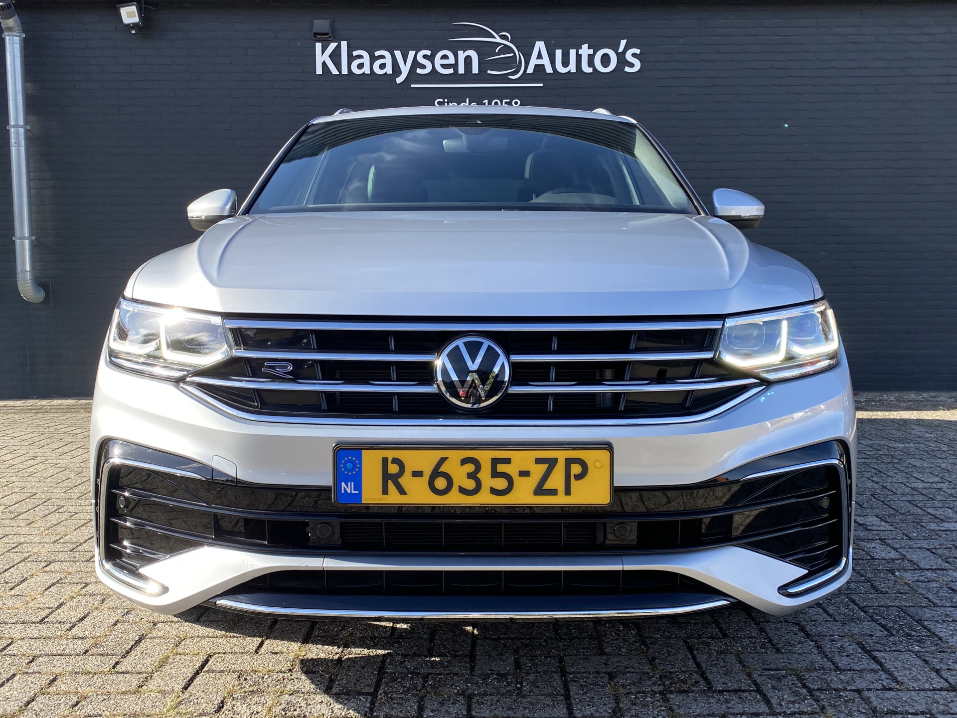 Volkswagen Tiguan 1.4 TSI eHybrid R-Line Business+ 245 pk | 1e eigenaar | dealer onderh. | panoramadak | IQ light | camera | elektr. a. klep