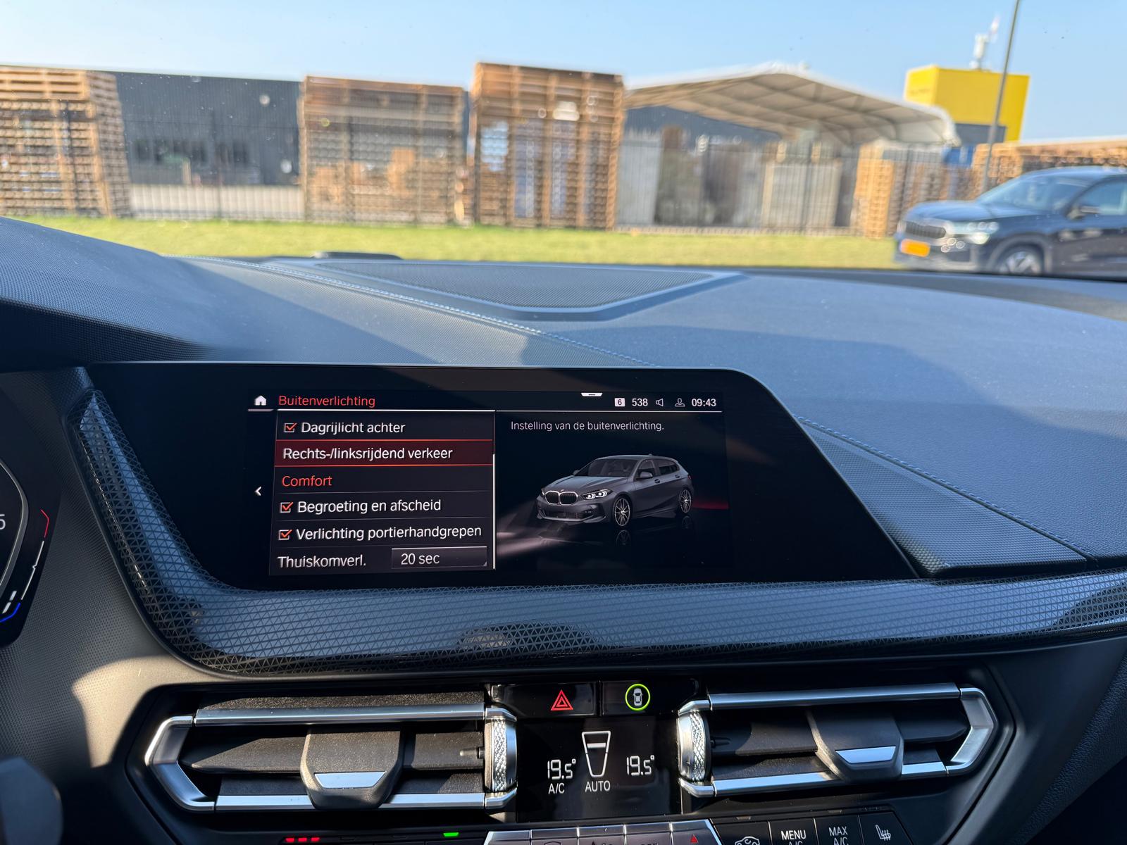 BMW 1-serie 116d Executive | 1E EIGENAAR | 3/6/12MND GARANTIE | AUTOMAAT | LED | CARPLAY | SFEERVERLICHTING | CRUISE | AIRCO |