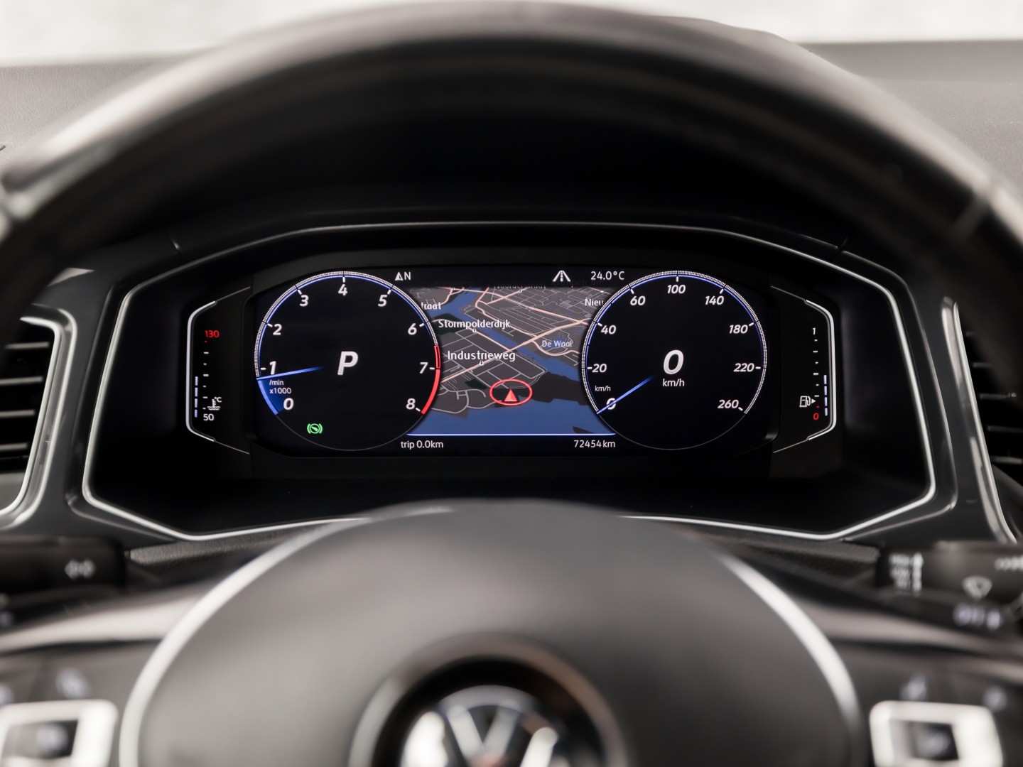 Volkswagen T-Roc 2.0 TSI 4Motion Sport R 190Pk Automaat (VIRTUAL COCKPIT, APPLE CARPLAY, STUUR/STOELVERWARMING, CAMERA, SPORTSTOELEN, GETINT GLAS, ELEK ACHTERKLEP, KEYLESS, NIEUWSTAAT)
