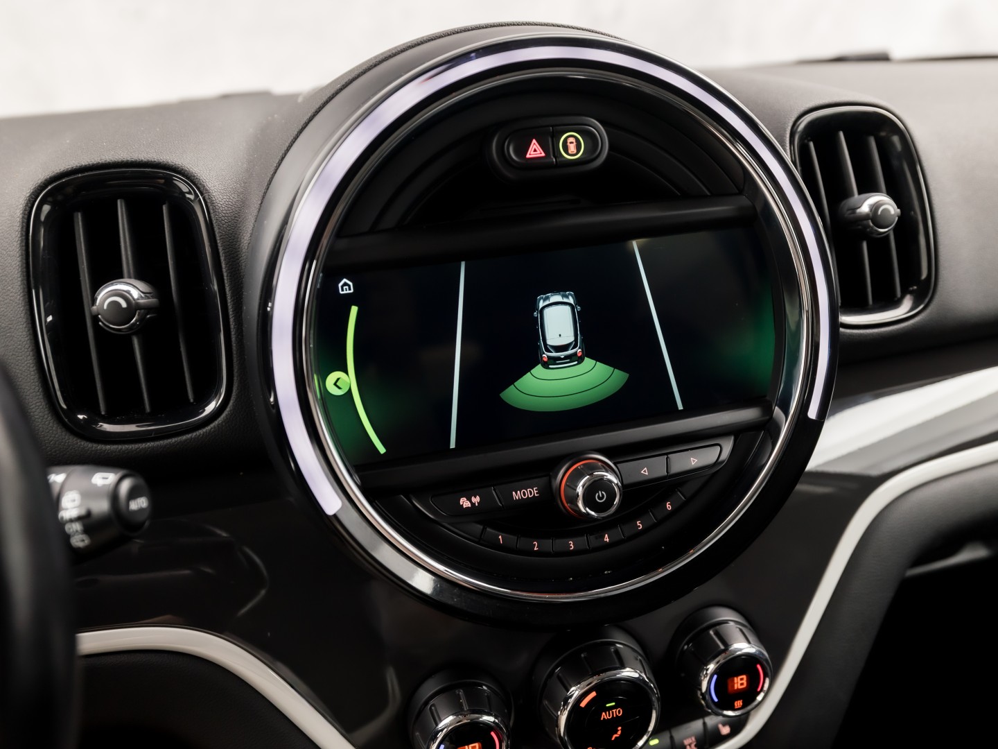 MINI Countryman 1.5 Cooper SE ALL4 Chili 225Pk Automaat (APPLE CARPLAY, GROOT NAVI, LEDER, STOELVERWARMING, SPORTSTOELEN, GETINT GLAS, ADAPTIVE CRUISE, NIEUWSTAAT)