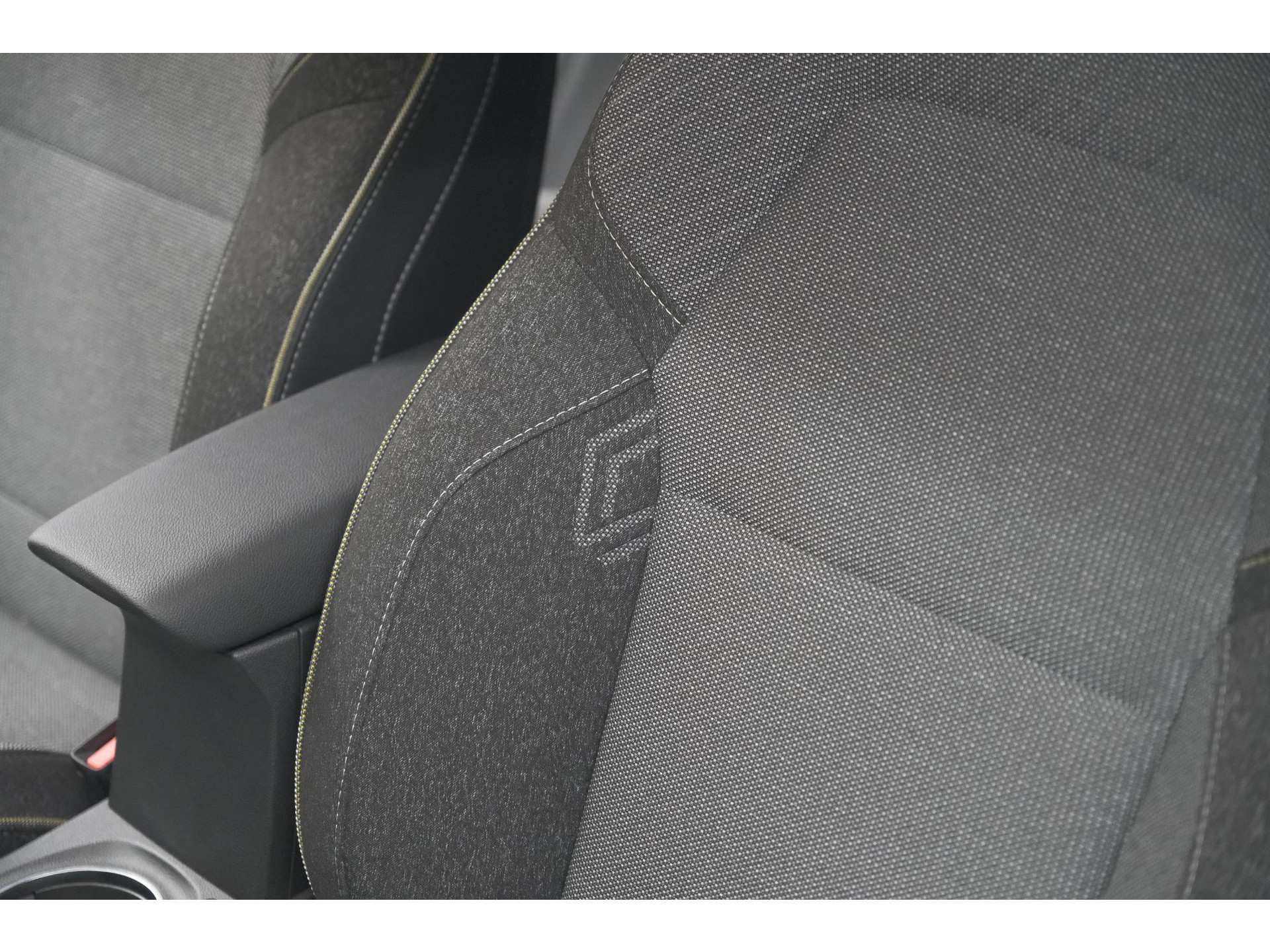 Renault Captur Mild Hybrid 160 EDC Techno | Pack Winter | Camera | Adaptieve Cruise Control | Apple Carplay