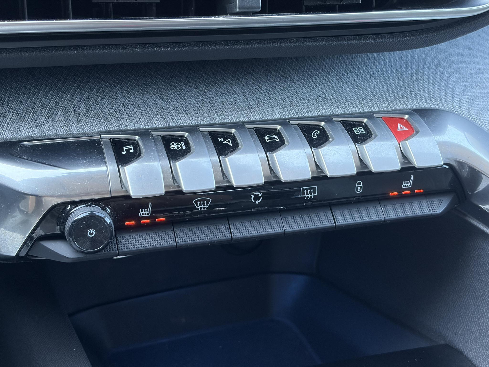 Peugeot 3008 1.2 PureTech Allure 2e Eigenaar l D-riem vv in 2023 l 360° Camera l Carplay l Dealer Onderhouden l Keyless l Stoelverwarming l Dodehoek l 6 Bak l Pdc V+A l 131pk l Bj 12-2017 l 19'' Lmv l Apk tot 12-2026