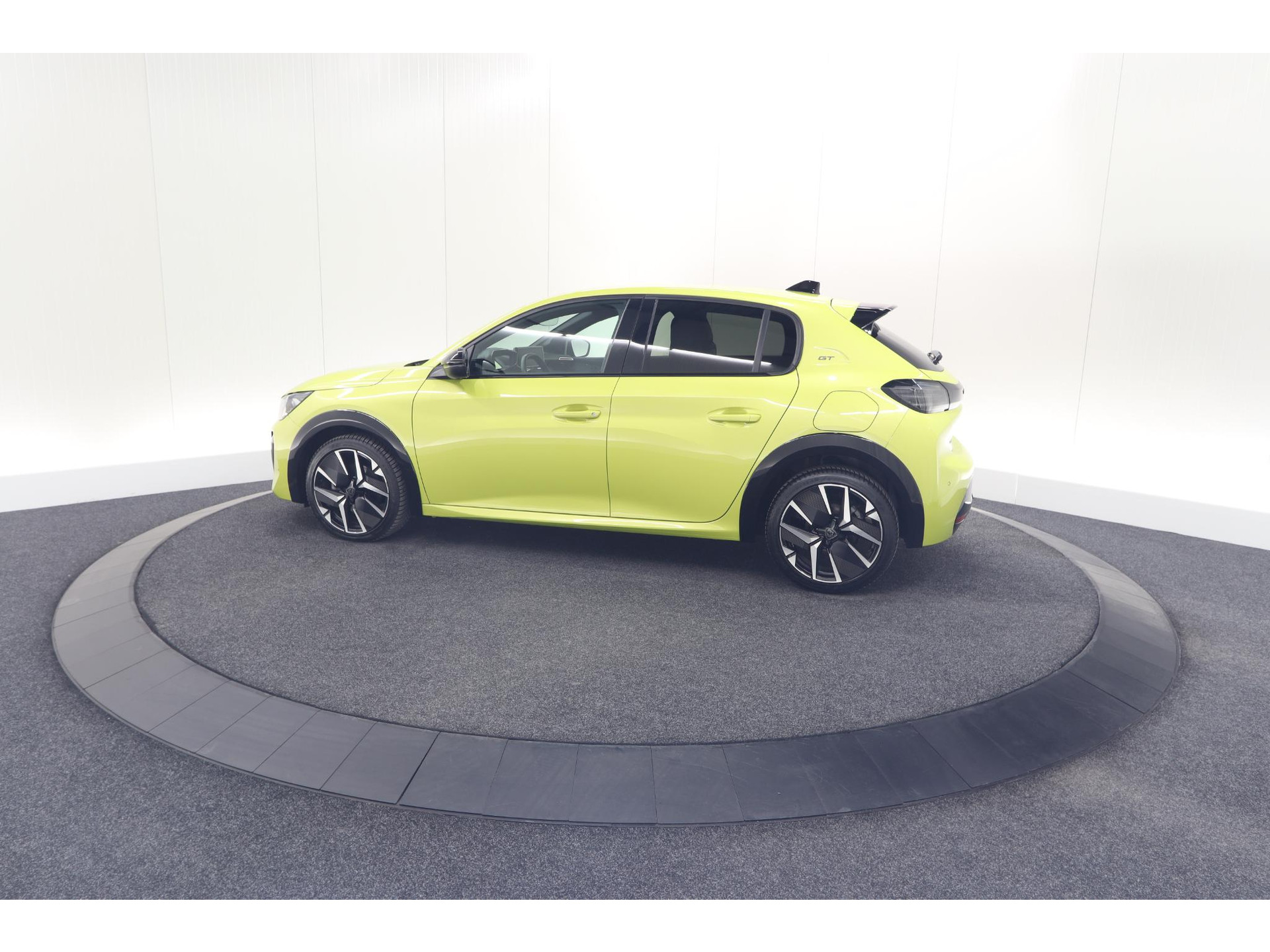 Peugeot 208 Hybrid 136 e-DCS6 GT | Camera | Apple Carplay | Parkeersensoren