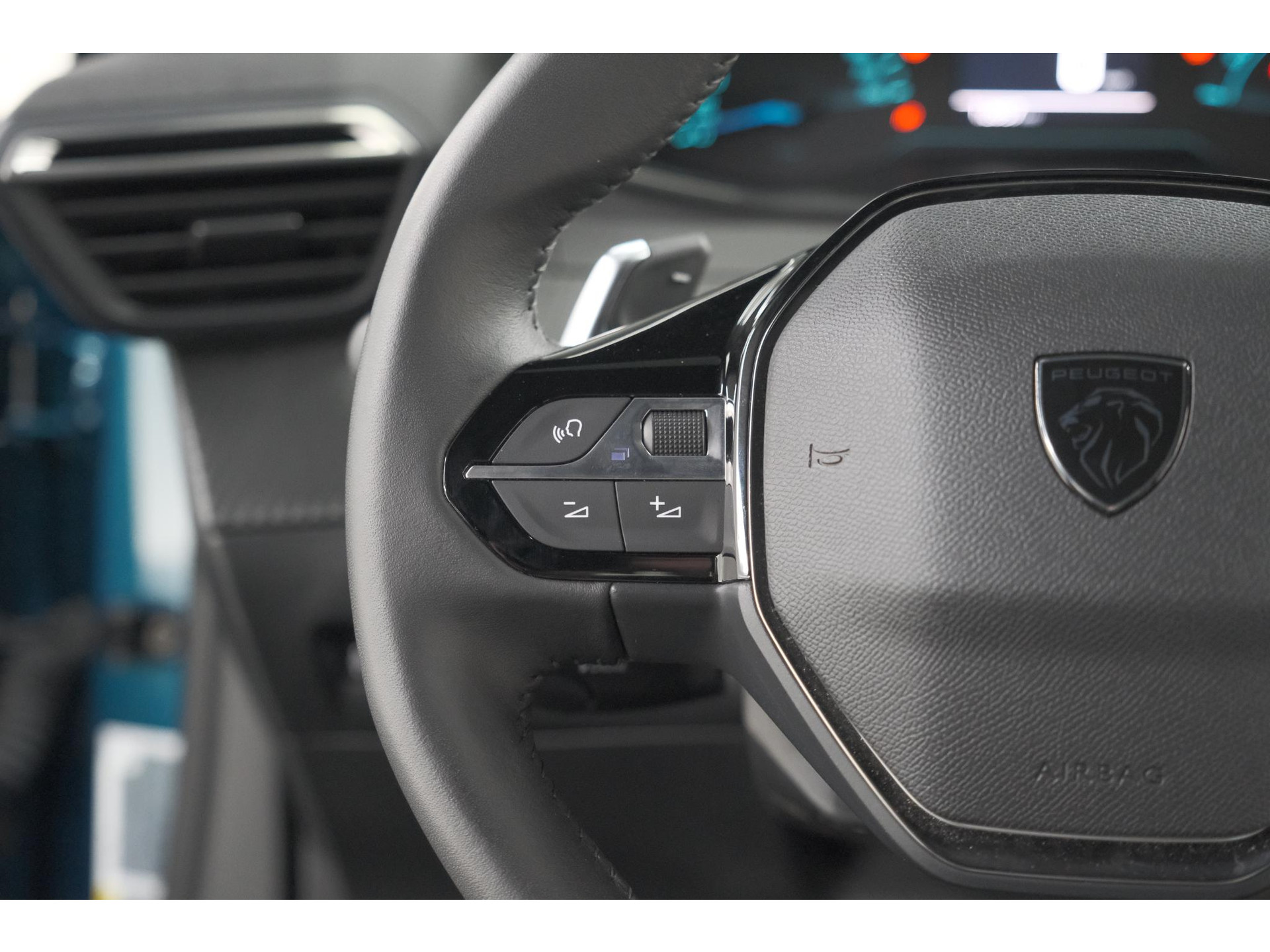 Peugeot 2008 Hybrid 136 e-DCS6 Style | Apple Carplay | Parkeersensoren | Climate control