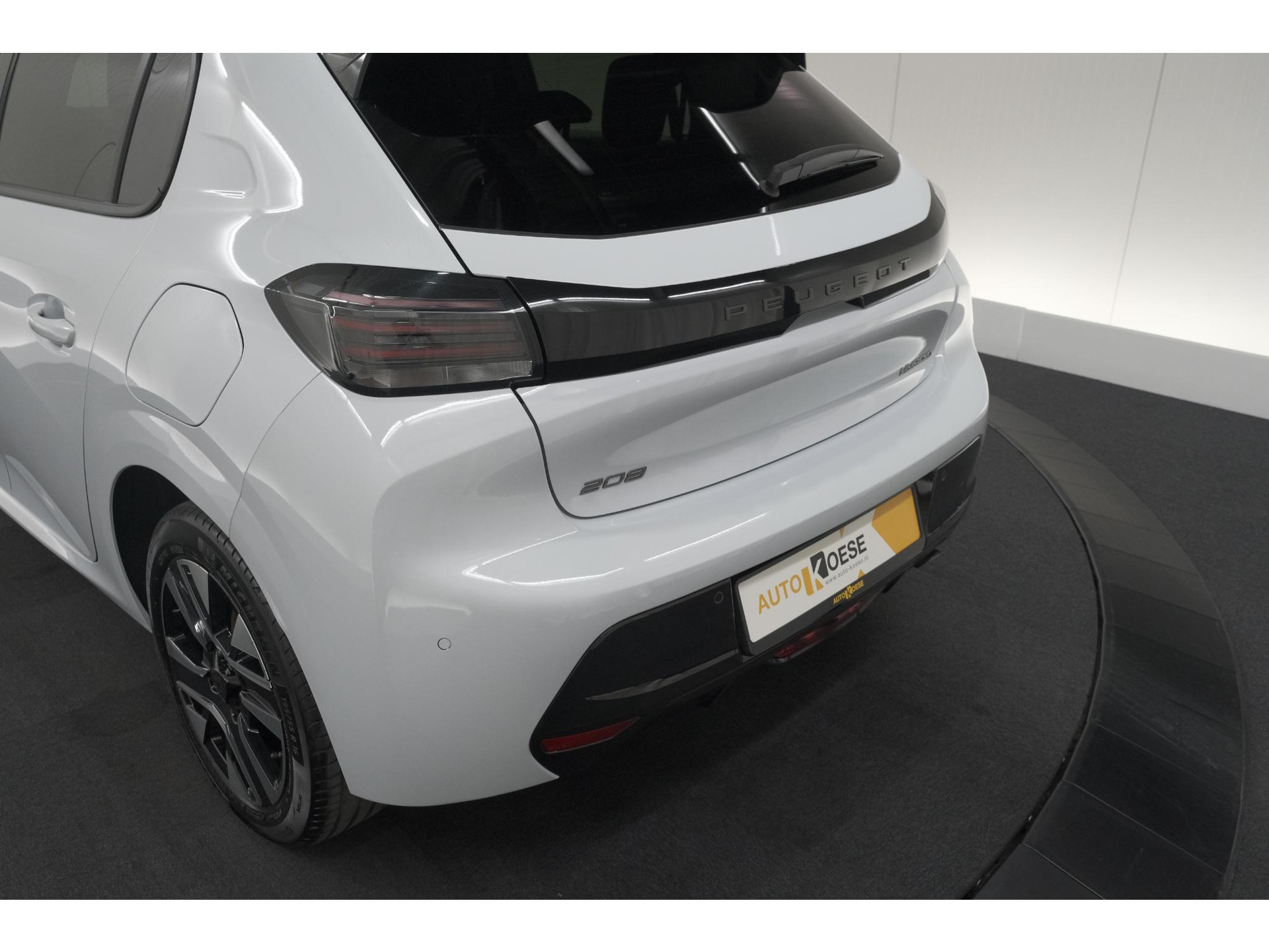 Peugeot 208 1.2 Hybrid 110 e-DCS6 Allure | Climate Control | Apple Carplay | Parkeersensoren