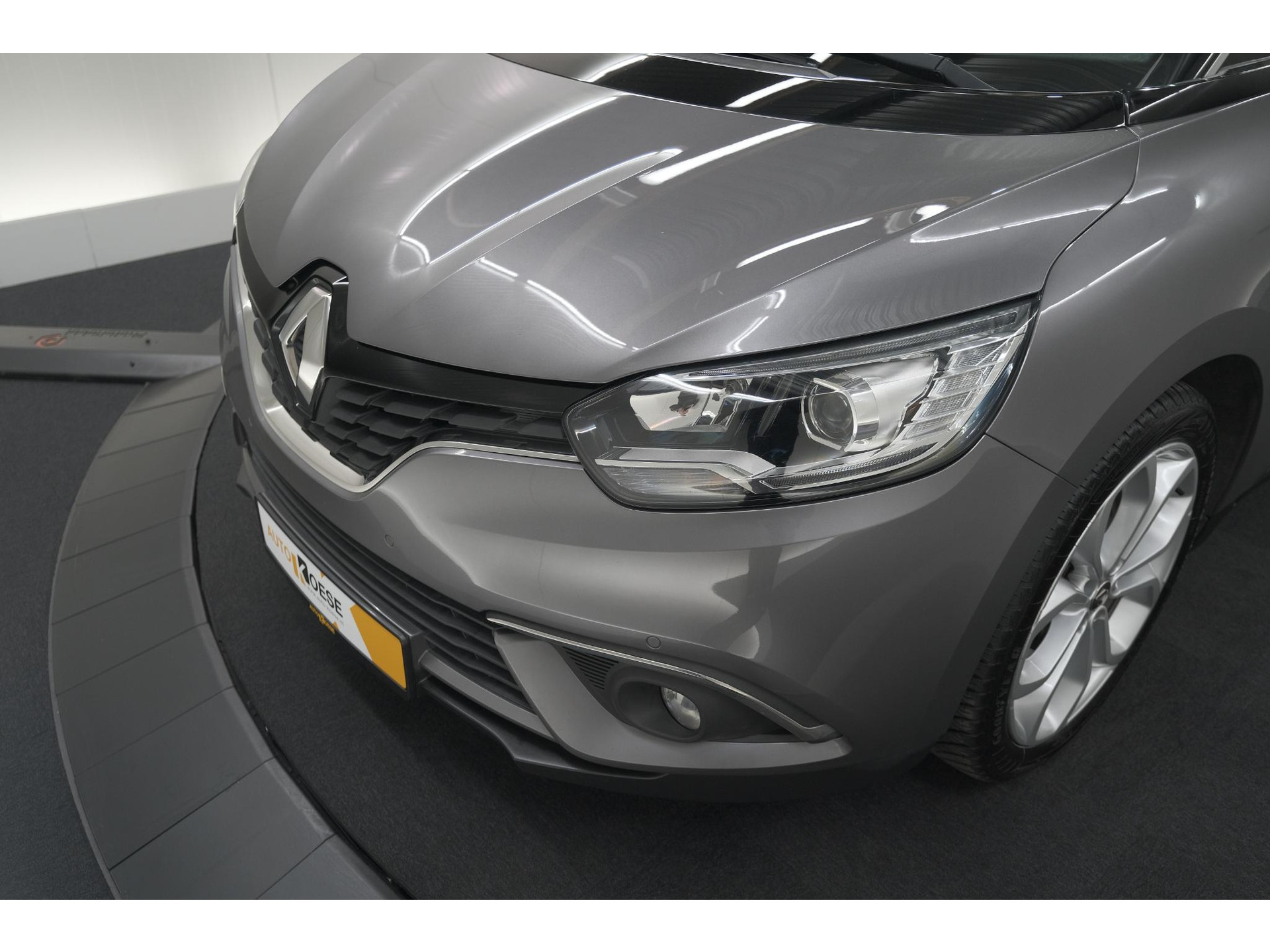 Renault Grand Scénic 1.3 Intens TCe 140 EDC | 7 Zitplaatsen | Apple Carplay | Camera | Parkeersensoren voor + achter