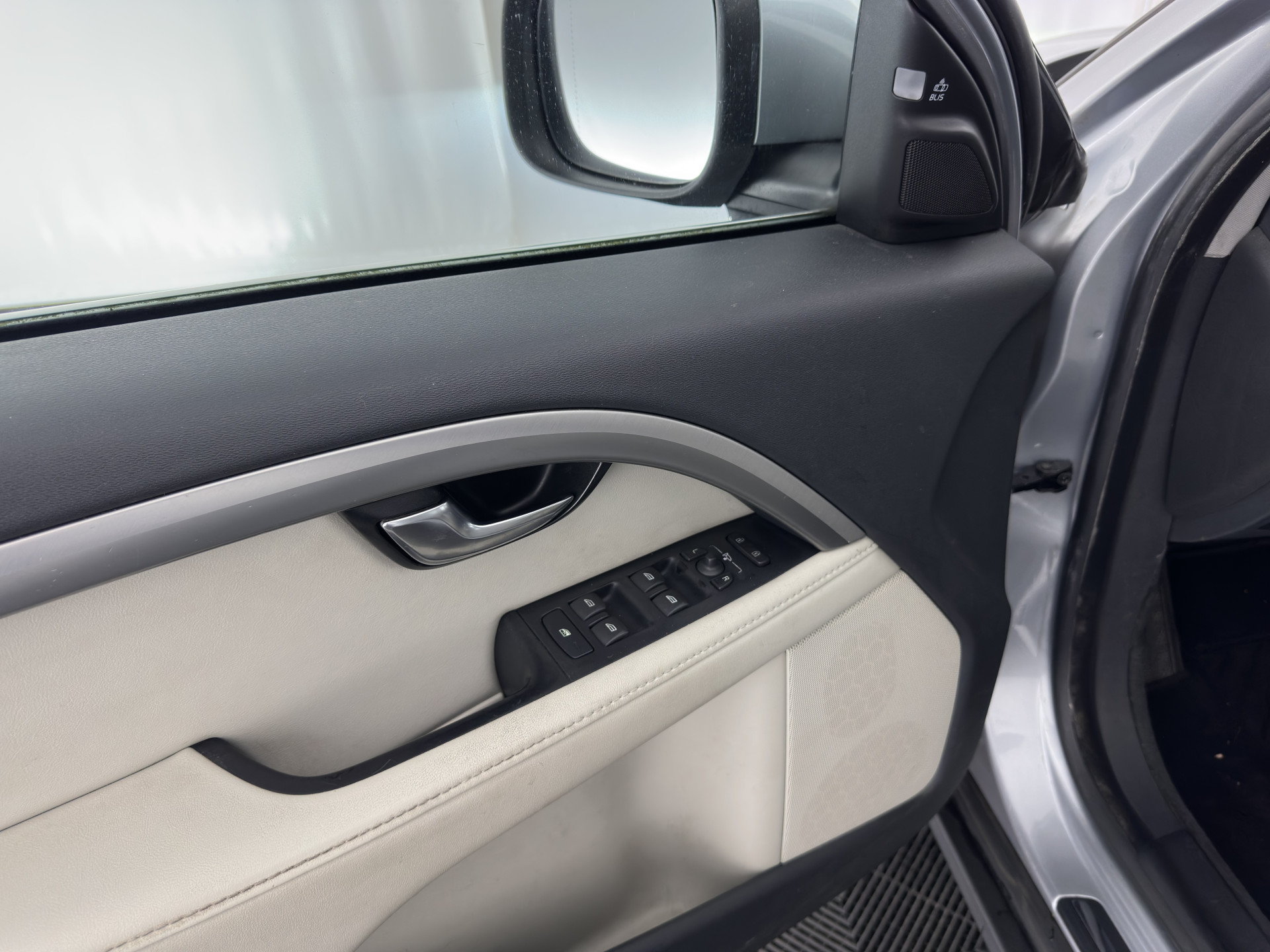 Volvo XC70 2.0 D3 FWD Limited Edition Aut. *LEATHER | BI-XENON | ADAPTIVE-CRUISE | BLIS | NAVI-FULLMAP | HEATED-COMFORTSEATS | ECC | PRIVACY-GLASS | LANE-ASSIST | PDC | TOWBAR | 17''ALU*