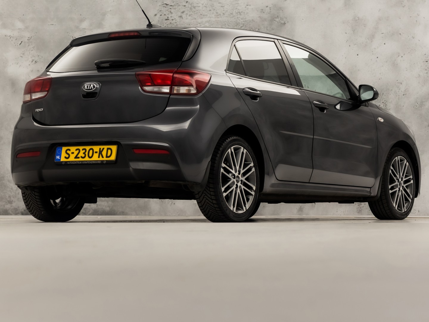Kia Rio 1.4 DynamicLine Sport Automaat (STUUR/STOELVERWARMING, GETINT GLAS, CAMERA, SPORTSTOELEN, LM VELGEN, ELEK PAKKET, NIEUWSTAAT)