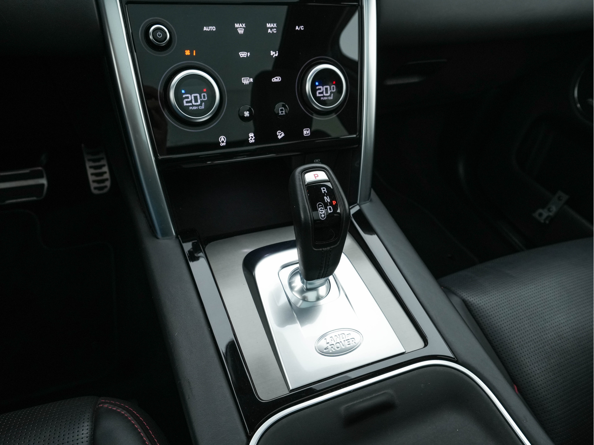 Land Rover Discovery Sport P300e 1.5 R-Dynamic Sportpack HSE AWD (INCL-BTW) *PANO | LEATHER | MERIDIAN-AUDIO | FULL-LED | MEMORY-PACK | DIGI-COCKPIT | NAVI-FULLMAP | CAMERA | KEYLESS | PRIVACY-GLASS | DAB | SHIFT-PADDLES | TOWBAR | LANE-ASSIST | 20'