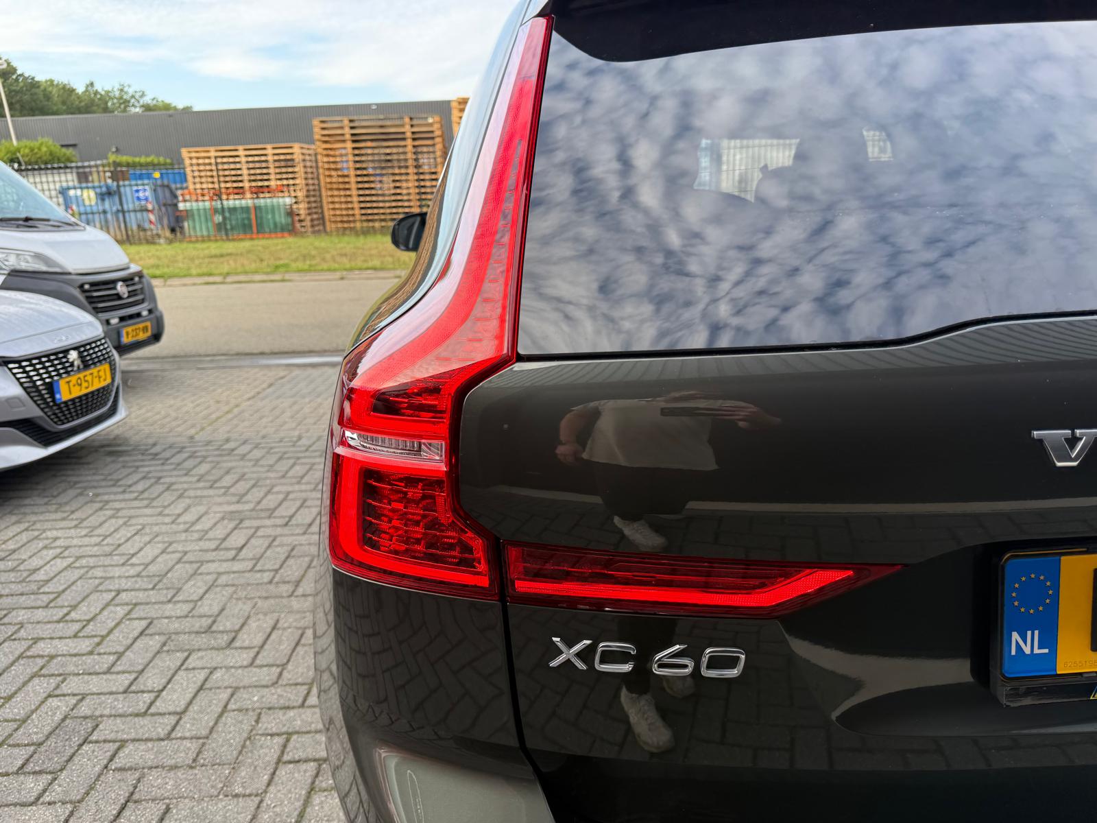 Volvo XC60 2.0 T8 Plug-in hybrid AWD Inscription Exclusive | 1E EIGENAAR | 3/6/12 MND GARANTIE | PANO | LED | ACC | DAB | CARPLAY | TREKHAAK | STOELKOELING |