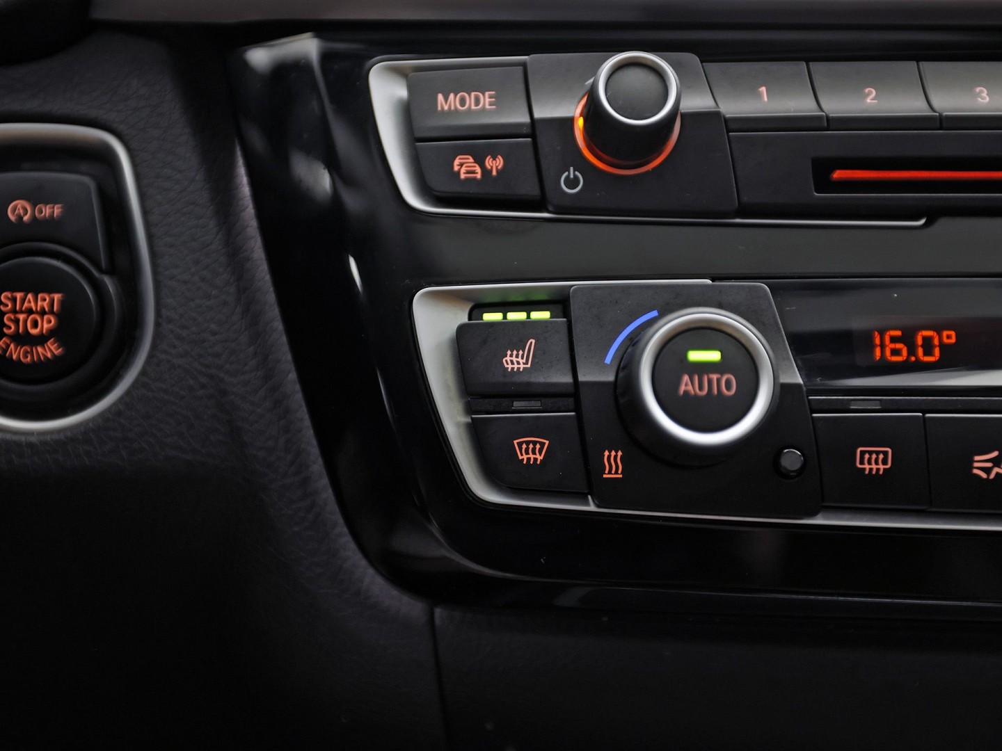 BMW 3 Serie 318i M Sport Automaat (PANORAMADAK, M PAKKET, GROOT NAVI, COGNAC LEDER, STOELVERWARMING, SPORTSTOELEN, VIRTUAL COCKPIT, PARKEERSENSOREN, GETINT GLAS, NIEUWSTAAT)