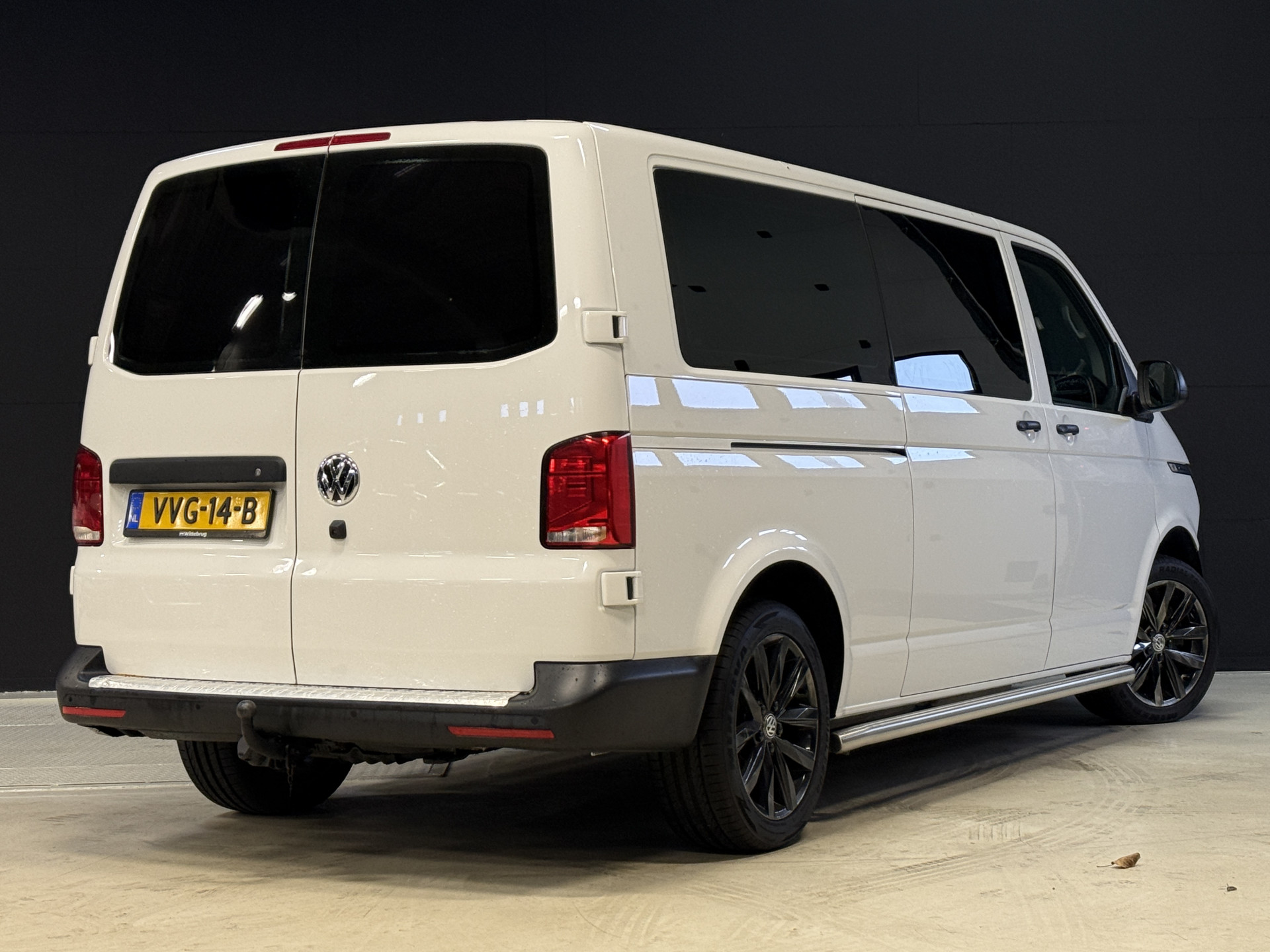 Volkswagen Transporter 2.0 TDI L2H1 30 DC Highline | Origineel NL | Apple carplay  | Camera | Trekhaak |