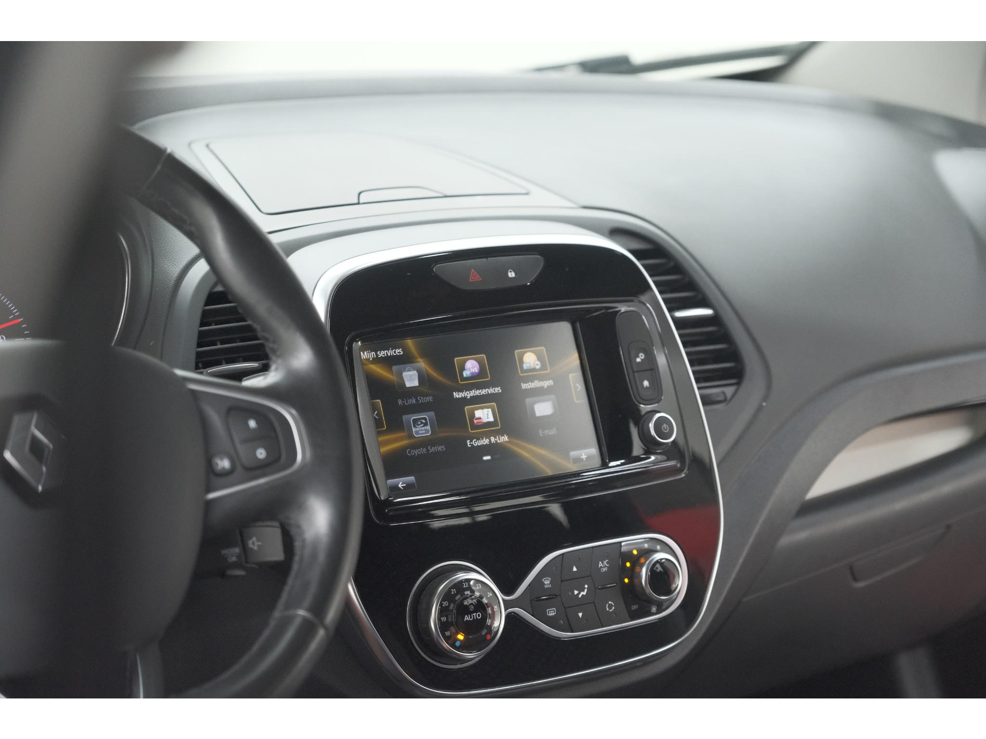 Renault Captur TCe 120 EDC Intens | Trekhaak | Camera | Navigatie | Parkeersensoren
