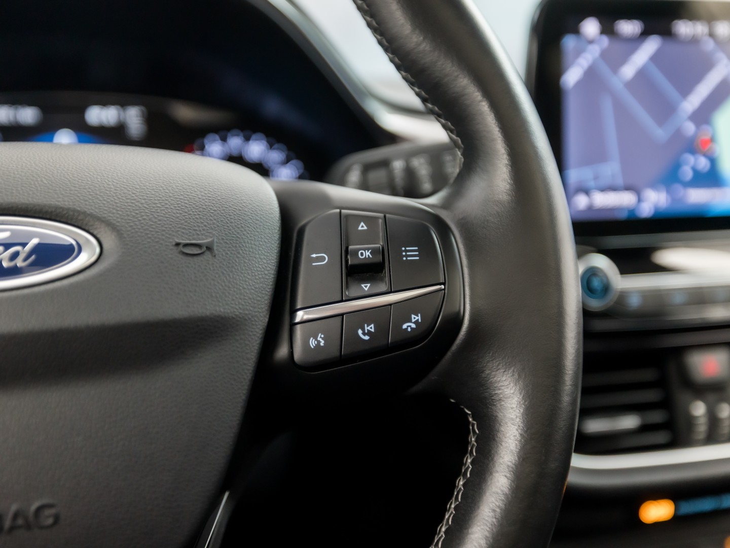 Ford Fiesta 1.0 EcoBoost Vignale (PANORAMADAK, APPLE CARPLAY, CAMERA, LEDER, STOELVERWARMING, SPORTSTOELEN, GETINT GLAS, KEYLESS, NIEUWSTAAT)