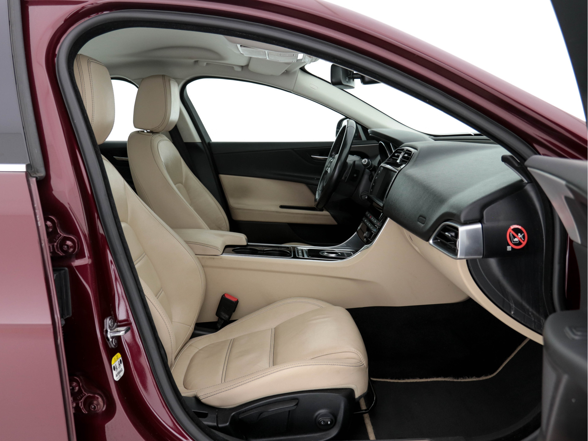 Jaguar XE 2.0 D Portfolio (INCL-BTW) Aut. *LEATHER | NAVI-FULLMAP | BI-XENON | CAMERA | ECC | COMFORT-SEATS | SHIFT-PADDLES | PDC | JAGUAR-AUDIO | CRUISE | LANE-ASSIST | TOWBAR | 18"ALU*