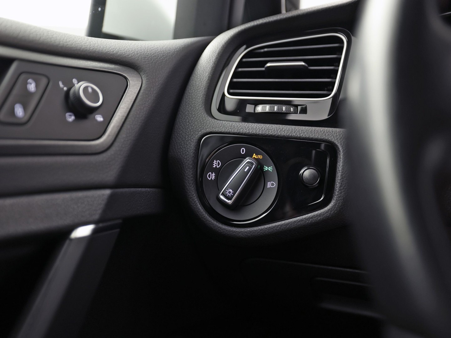 Volkswagen Golf 2.0 TSI GTI Performance 245Pk Automaat (VIRTUAL COCKPIT, APPLE CARPLAY, GROOT NAVI, MODE KNOP, DYNAUDIO, CAMERA, STOELVERWARMING, ADAPTIVE CRUISE, DODEHOEK DETECTOR, NIEUWSTAAT)