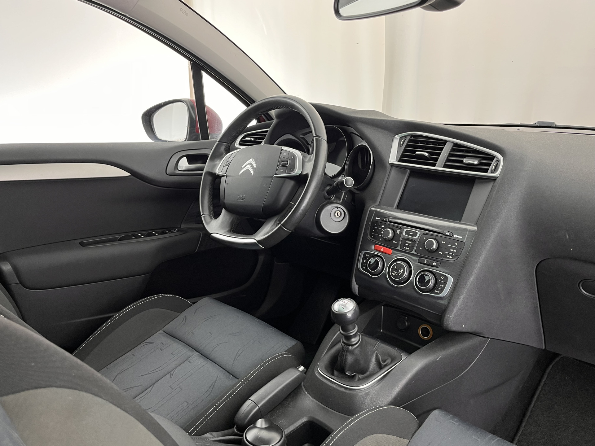 Citroën C4 1.6 e-HDi Ligne Business *PANO | NAVI-FULLMAP | COMFORT-SEATS | ECC | PDC | CRUISE | TOWBAR | 16"ALU*