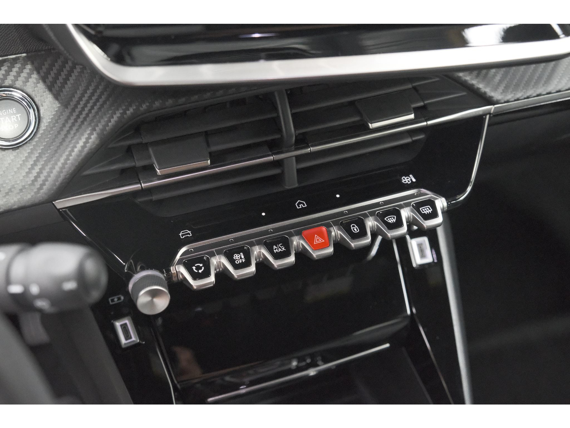 Peugeot e-2008 EV Allure 54 kWh | 97,2% SOH | 11 KW Lader | Apple Carplay | Parkeersensoren