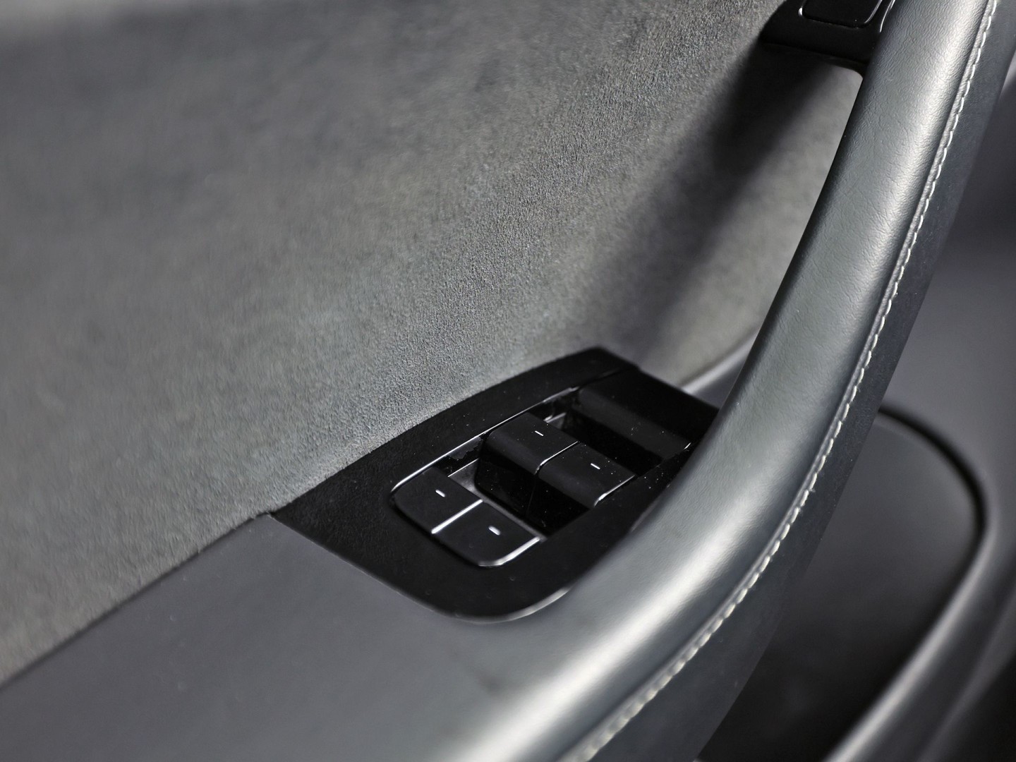 Tesla Model 3 Standard RWD Plus 60 kWh 283Pk Automaat (PANORAMADAK, AUTOPILOT, SOH 85,7%, LEDER, CAMERA, MEMORY SEATS, NAVIGATIE, NIEUWSTAAT)