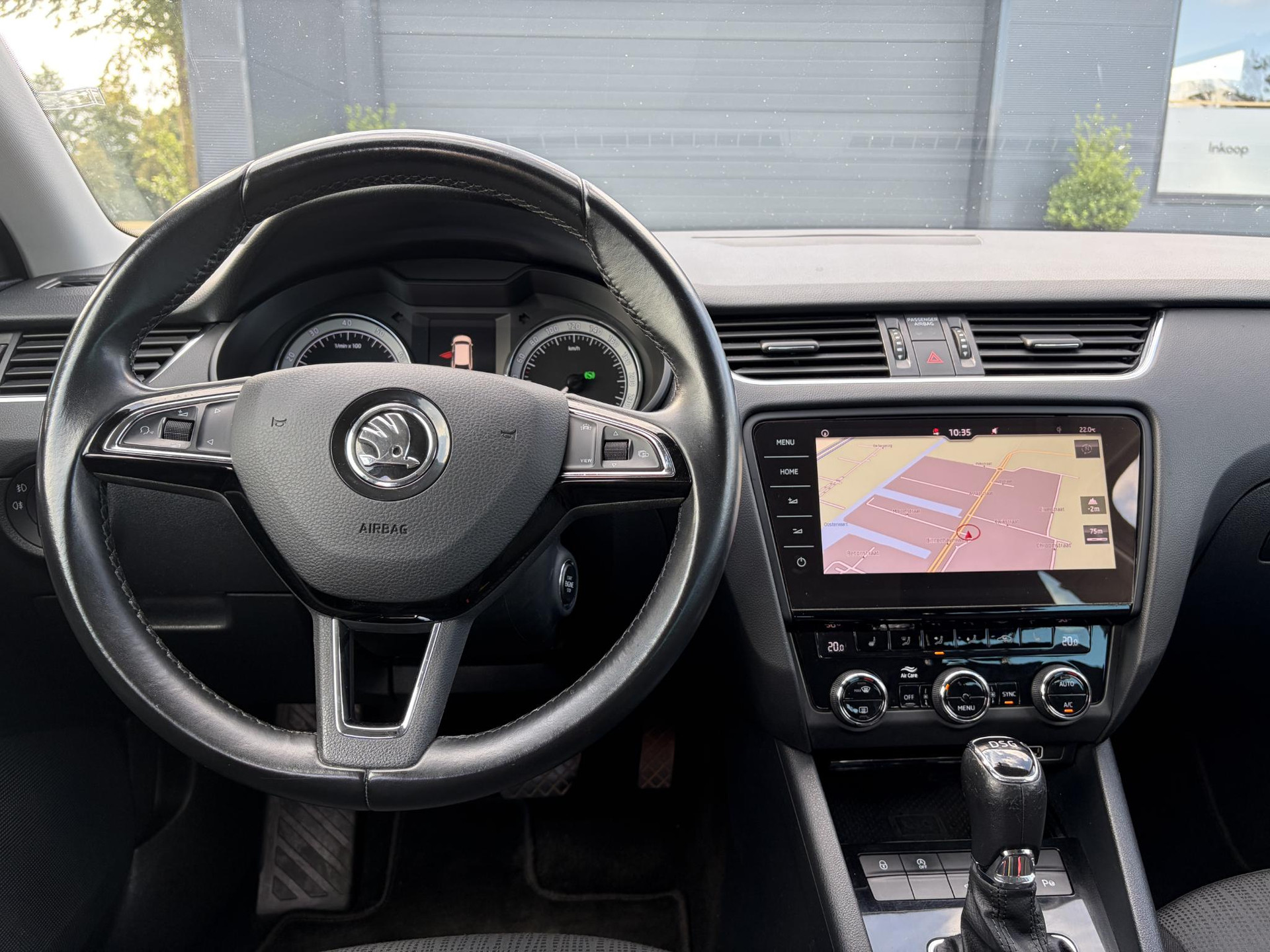 Skoda Octavia Combi 1.5 TSI Greentech Style Business 2e Eigenaar,Draadloze telefoonlader,Carplay,Camera,Navi,Trekhaak,150pk,Pdc V+A,Keyless,Clima,Cruise,Elekt.Stoel,Recent beurt gehad,N.A.P,Apk tot 07-2027