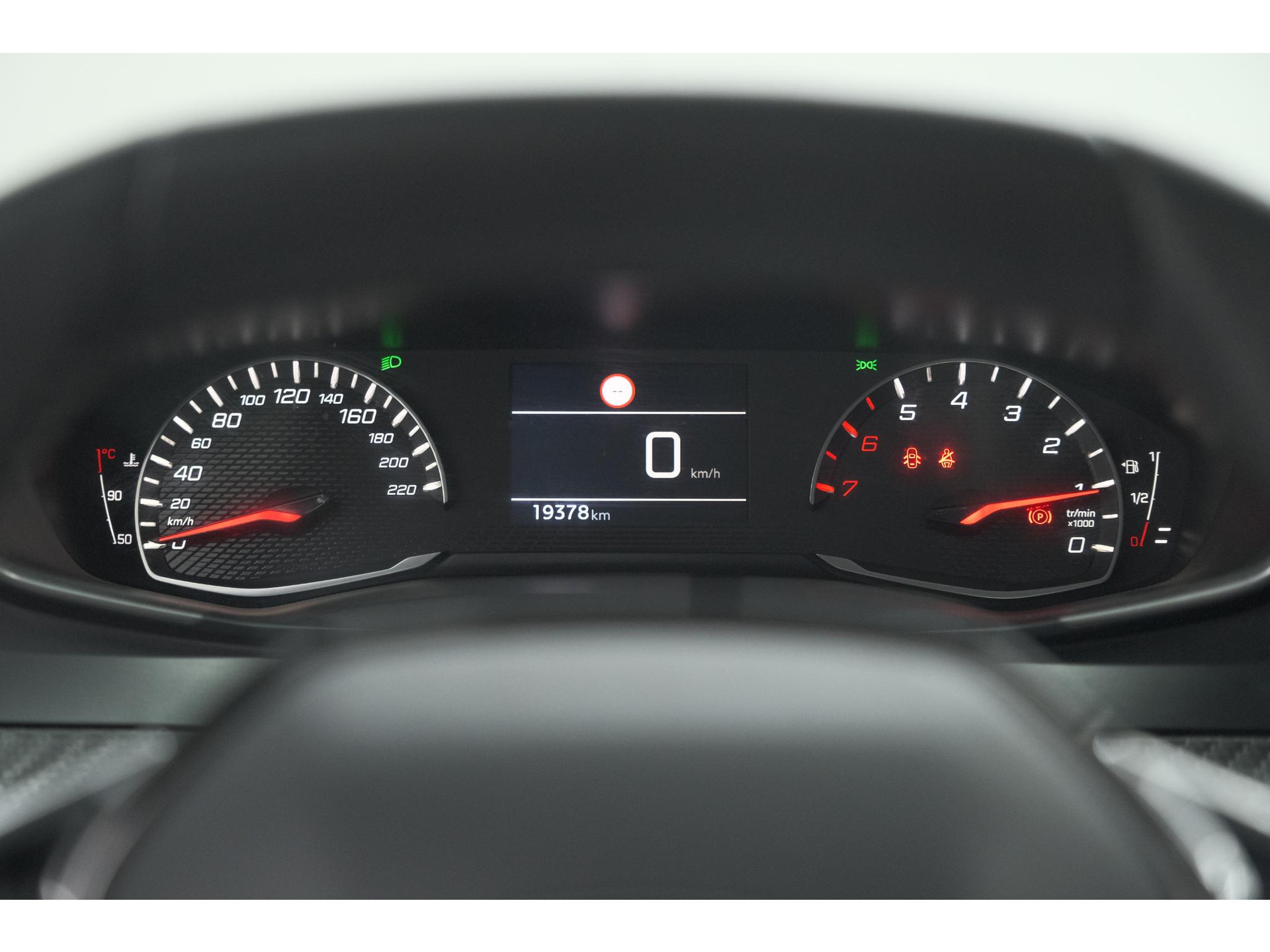 Peugeot 208 PureTech 100 Active | Parkeersensoren | Navigatie | Apple Carplay