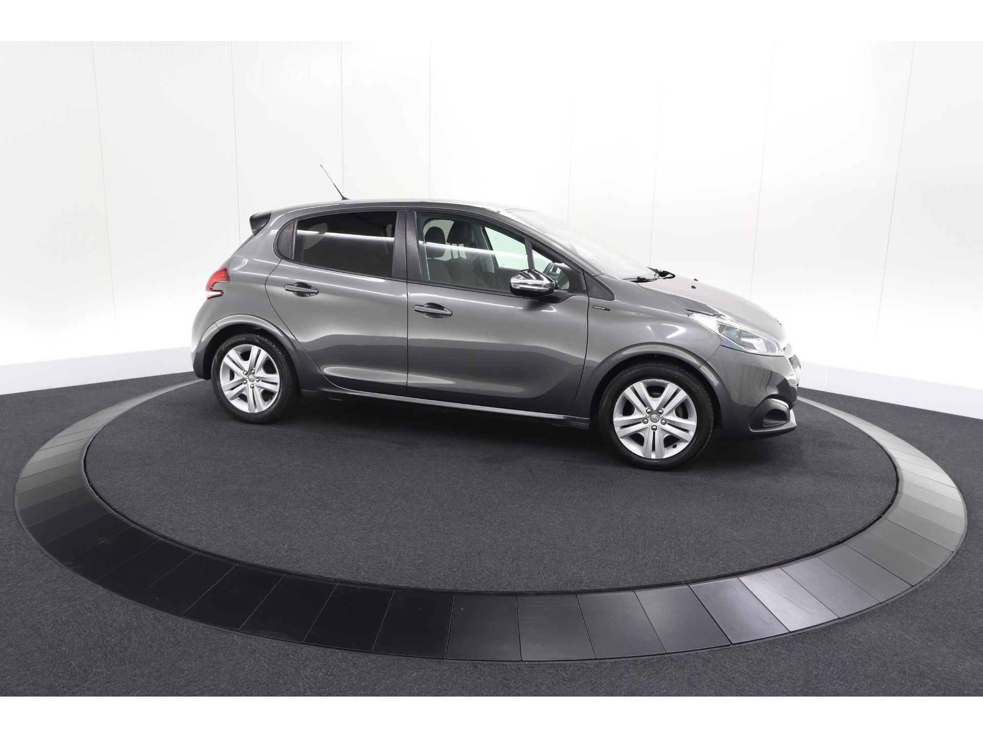 Peugeot 208 PureTech 82 Signature | Parkeersensoren | Apple Carplay | Navigatie