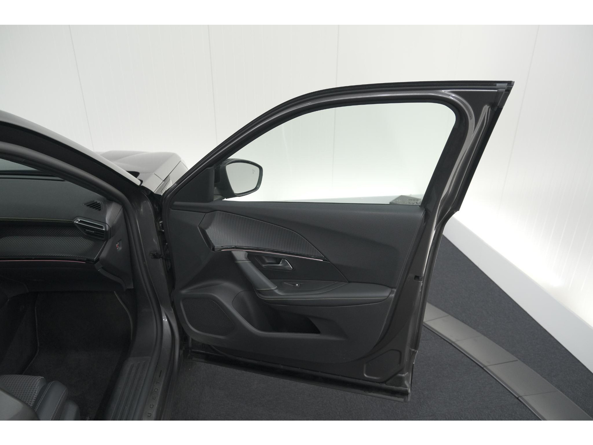 Peugeot 2008 PureTech 130 EAT8 GT | Camera | Dodehoekdetectie | Apple Carplay | Pack Winter