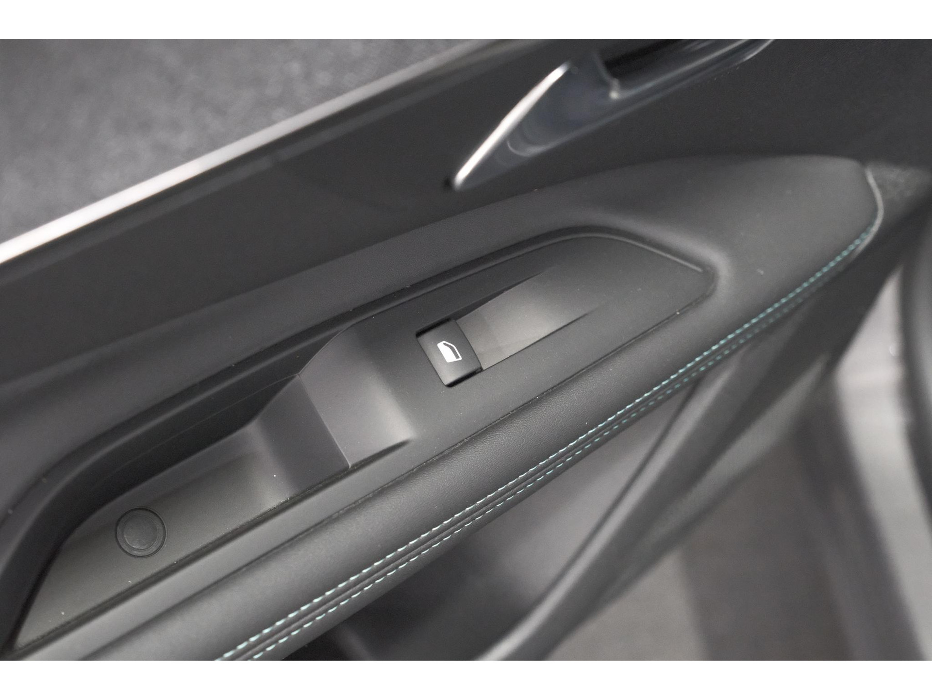 Peugeot 3008 1.6 PLUG-IN HYbrid 225 Allure | Camera | Dodehoekdetectie | Navigatie