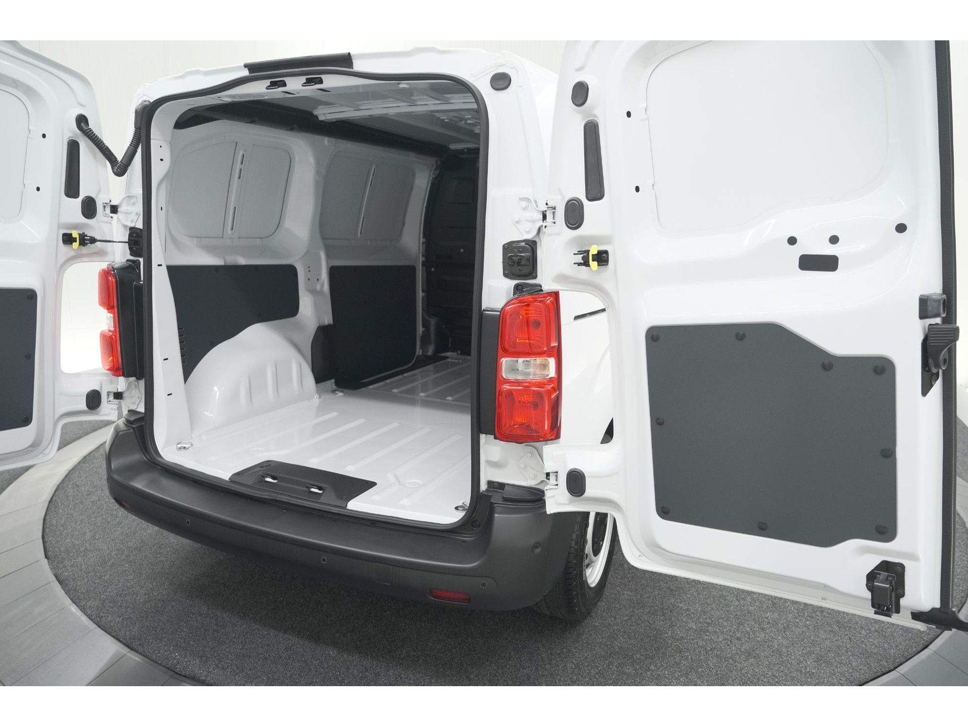 Citroen ë-Jumpy L2 136 50 kWh | Camera | Navigatie | Parkeersensoren | Apple Carplay