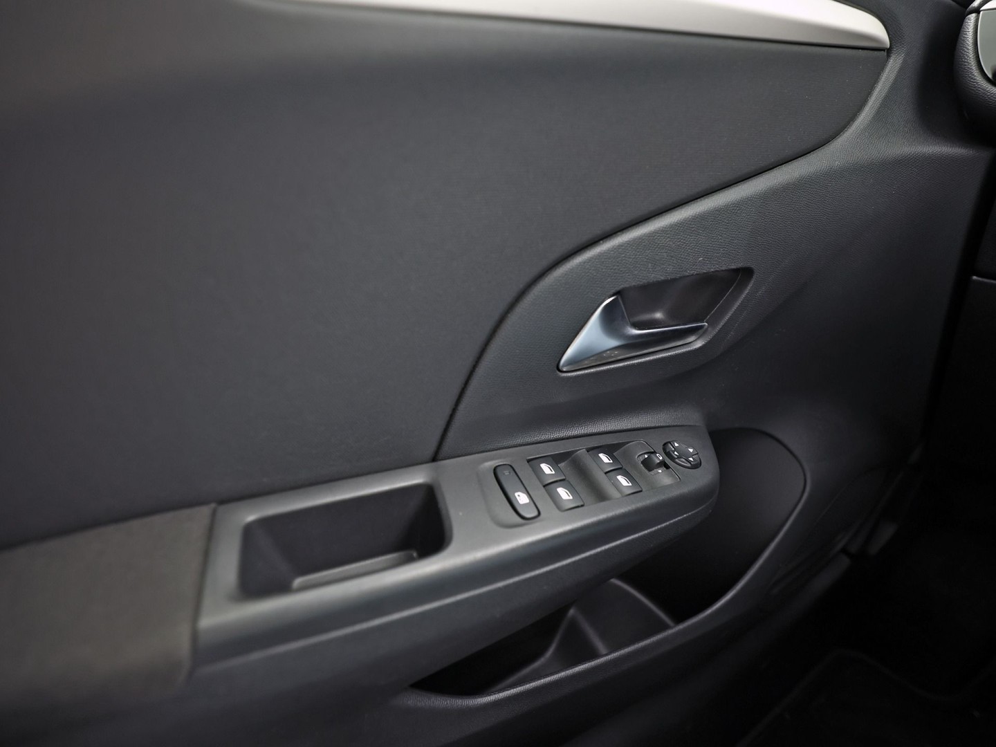 Opel Corsa 1.2 Sport (APPLE CARPLAY, LEDER STUURWIEL, SPORTSTOELEN, ELEK PAKKET, LANE ASSIST, NIEUWSTAAT)